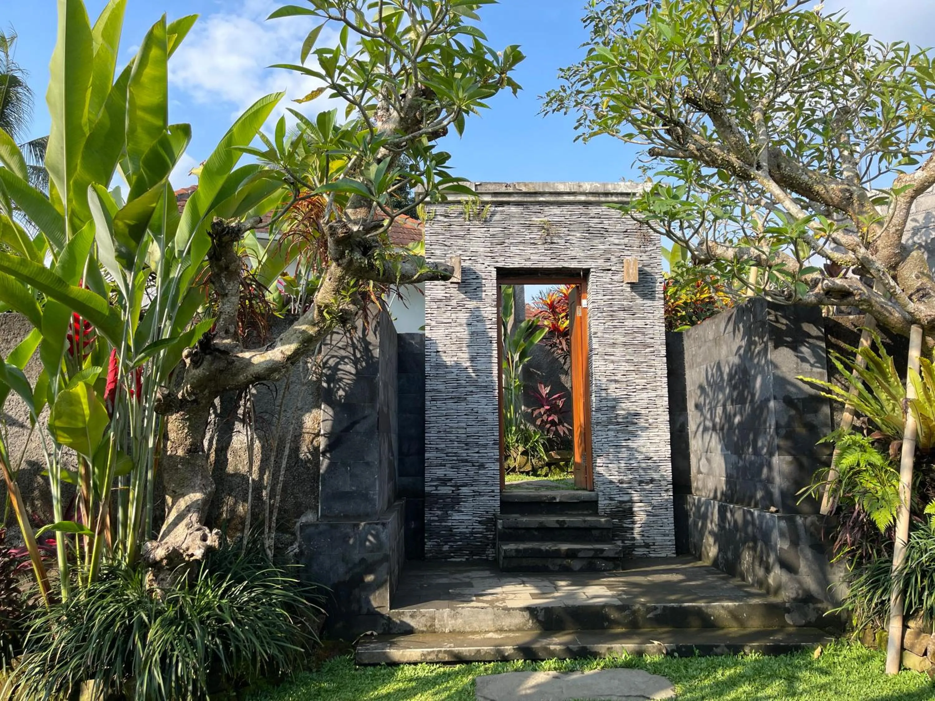 Facade/entrance in The Sidemen Villa