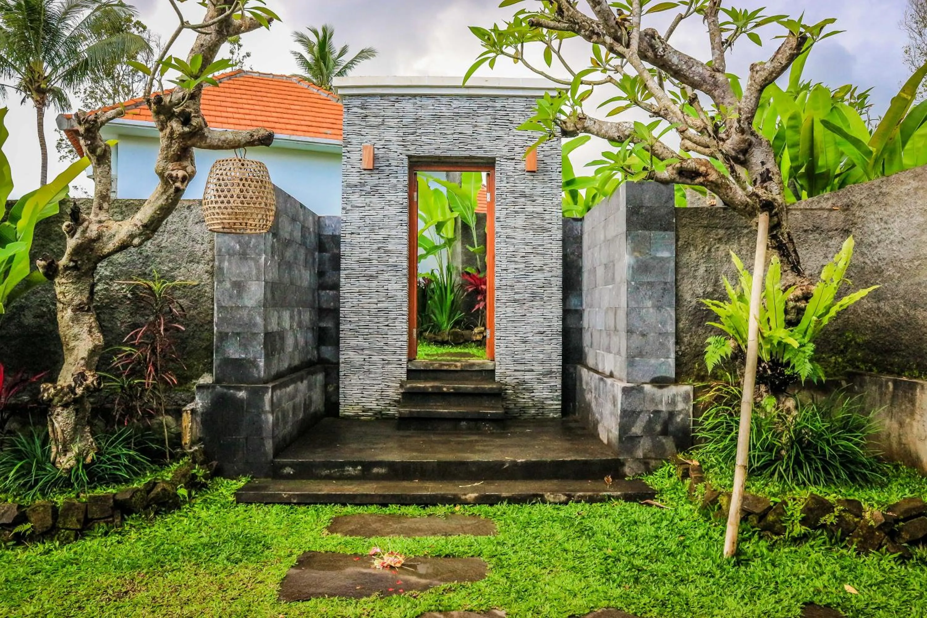Garden in The Sidemen Villa