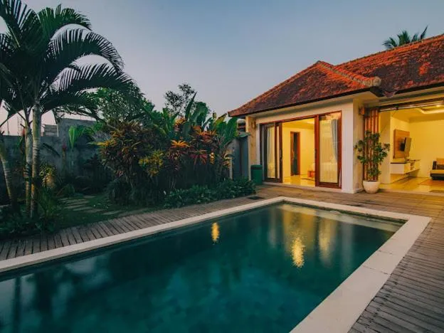 Swimming pool in The Sidemen Villa