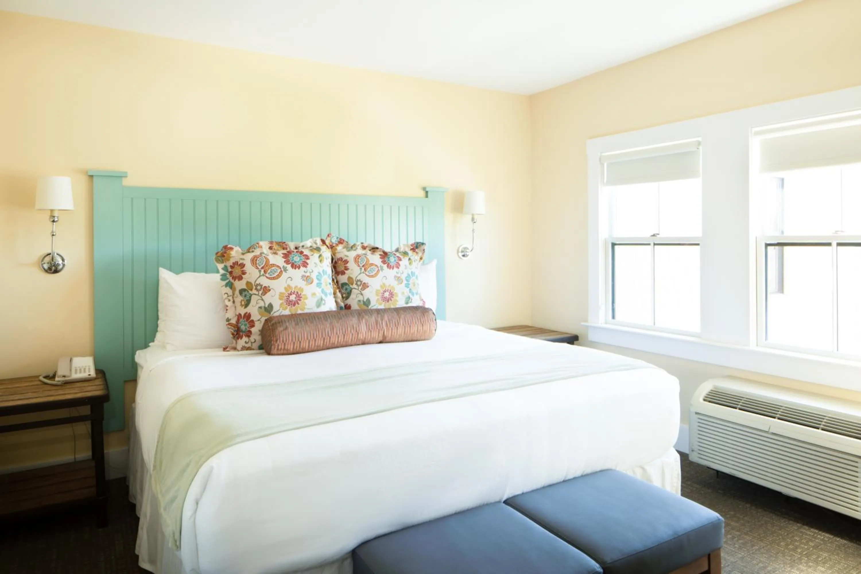 Traditional King Room in Colonial Inn