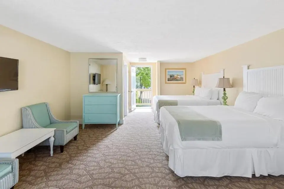 Shorebirds Extended-2 Queen Beds in Colonial Inn Shorebirds Extended-2 Queen Beds in Colonial Inn