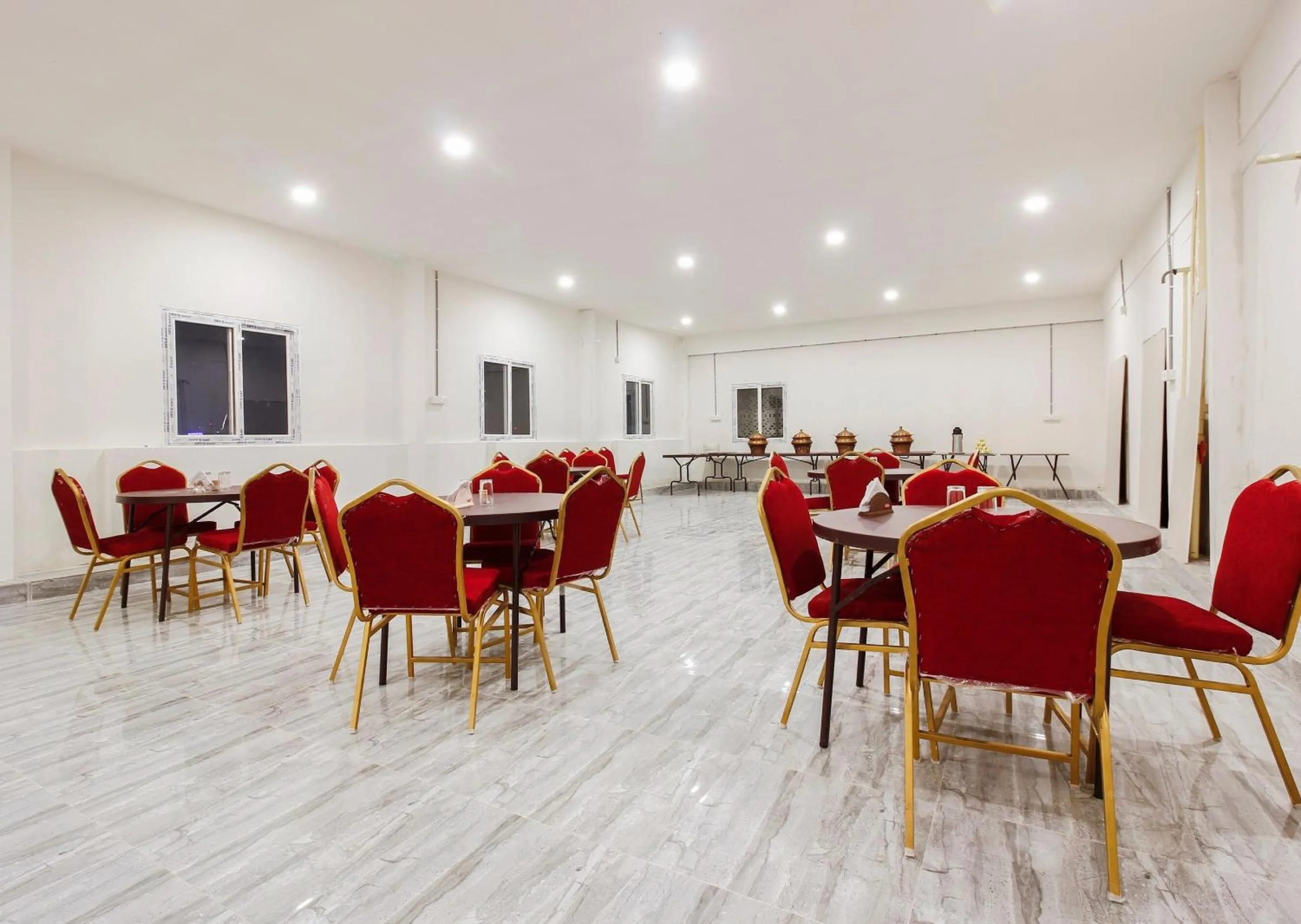 Restaurant/places to eat in Super Capital O Che Sigma Hotel