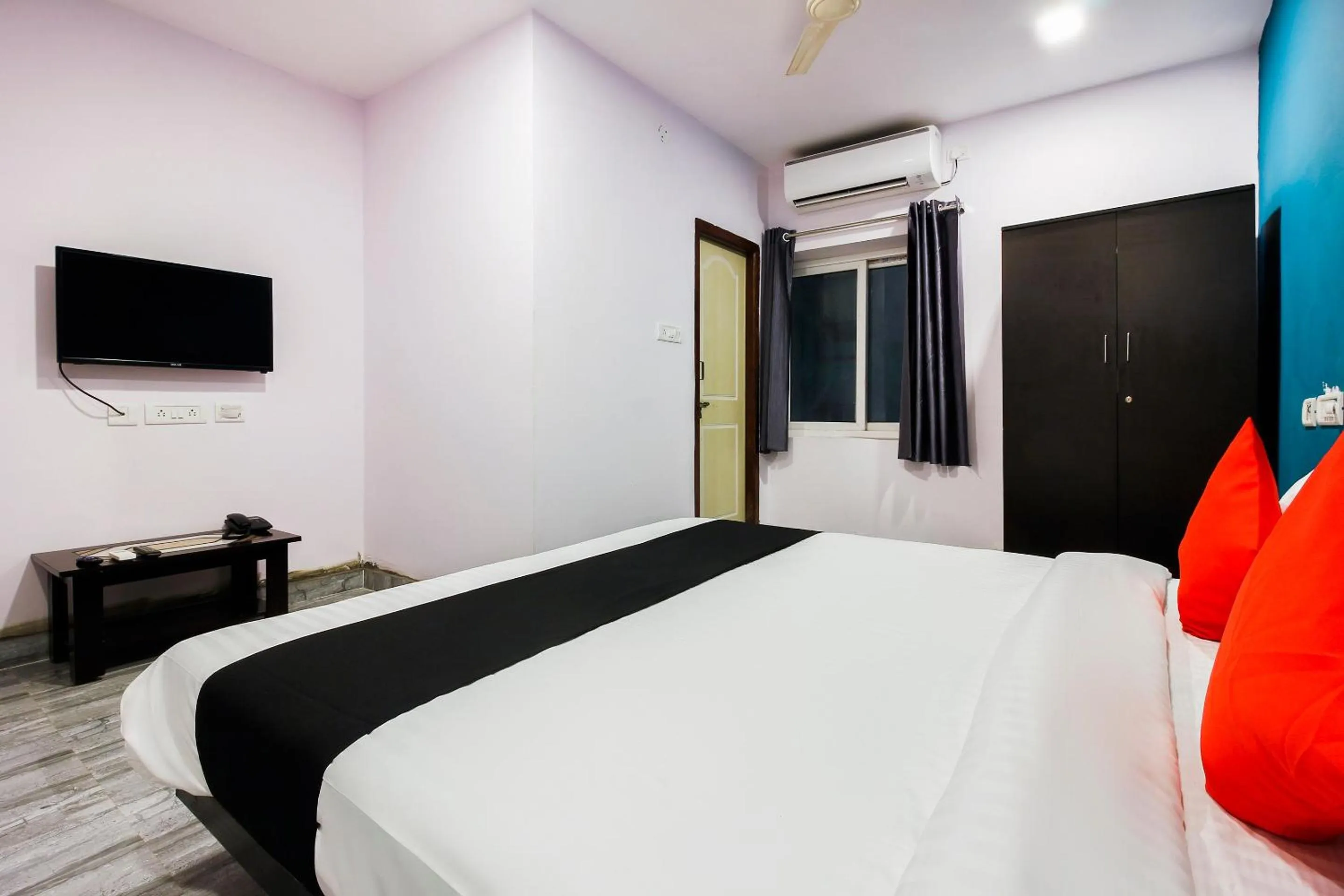 Bedroom, Bed in Super Capital O Che Sigma Hotel