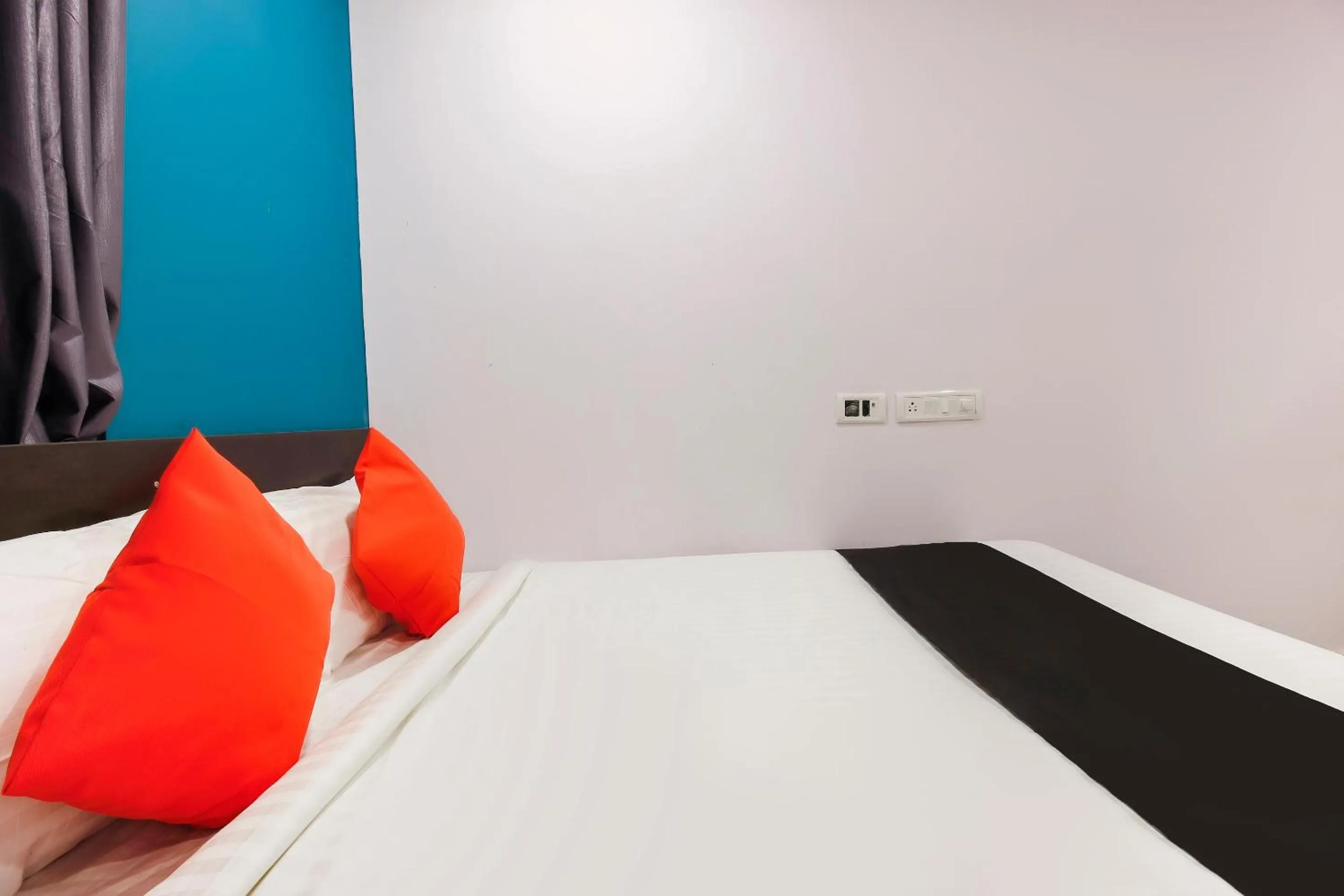 Bedroom, Bed in Super Capital O Che Sigma Hotel