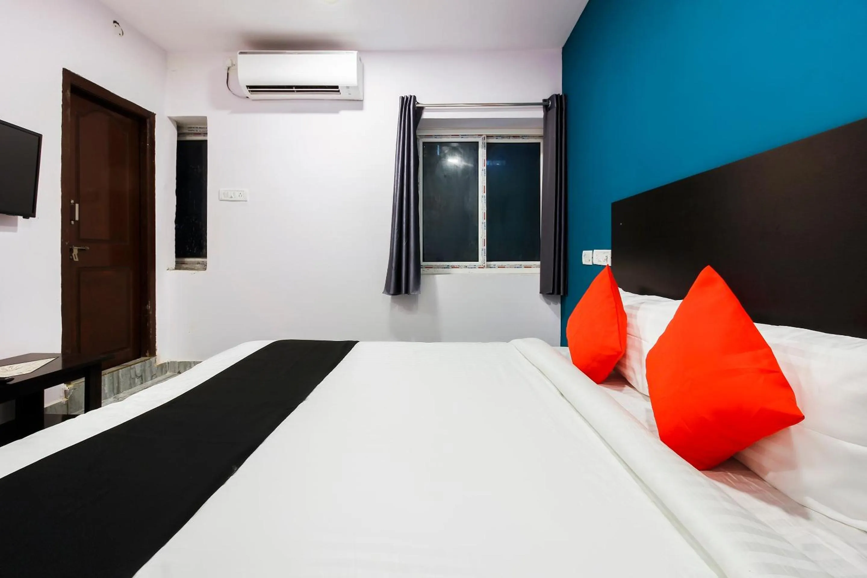 Bedroom, Bed in Super Capital O Che Sigma Hotel