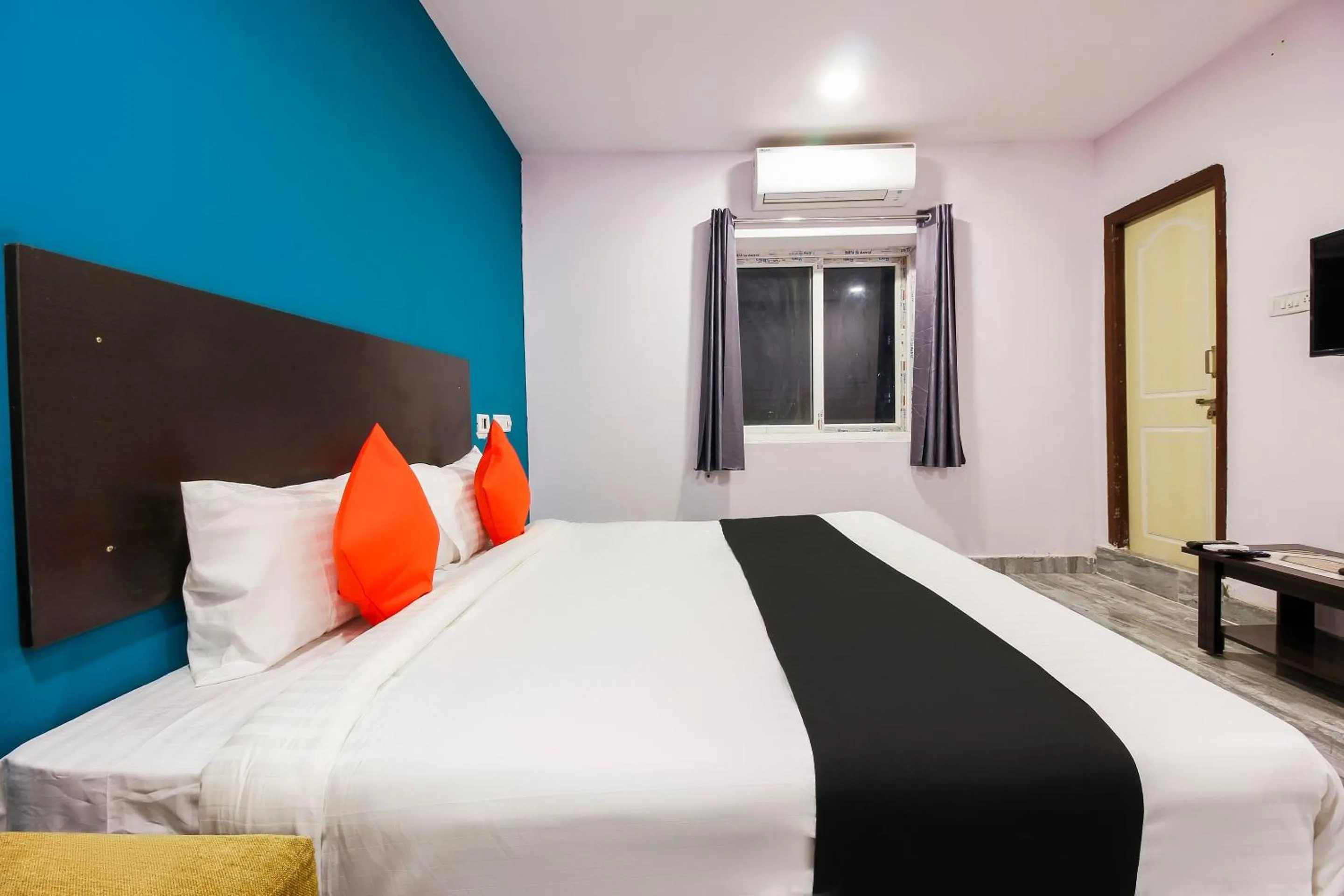 Bedroom, Bed in Super Capital O Che Sigma Hotel