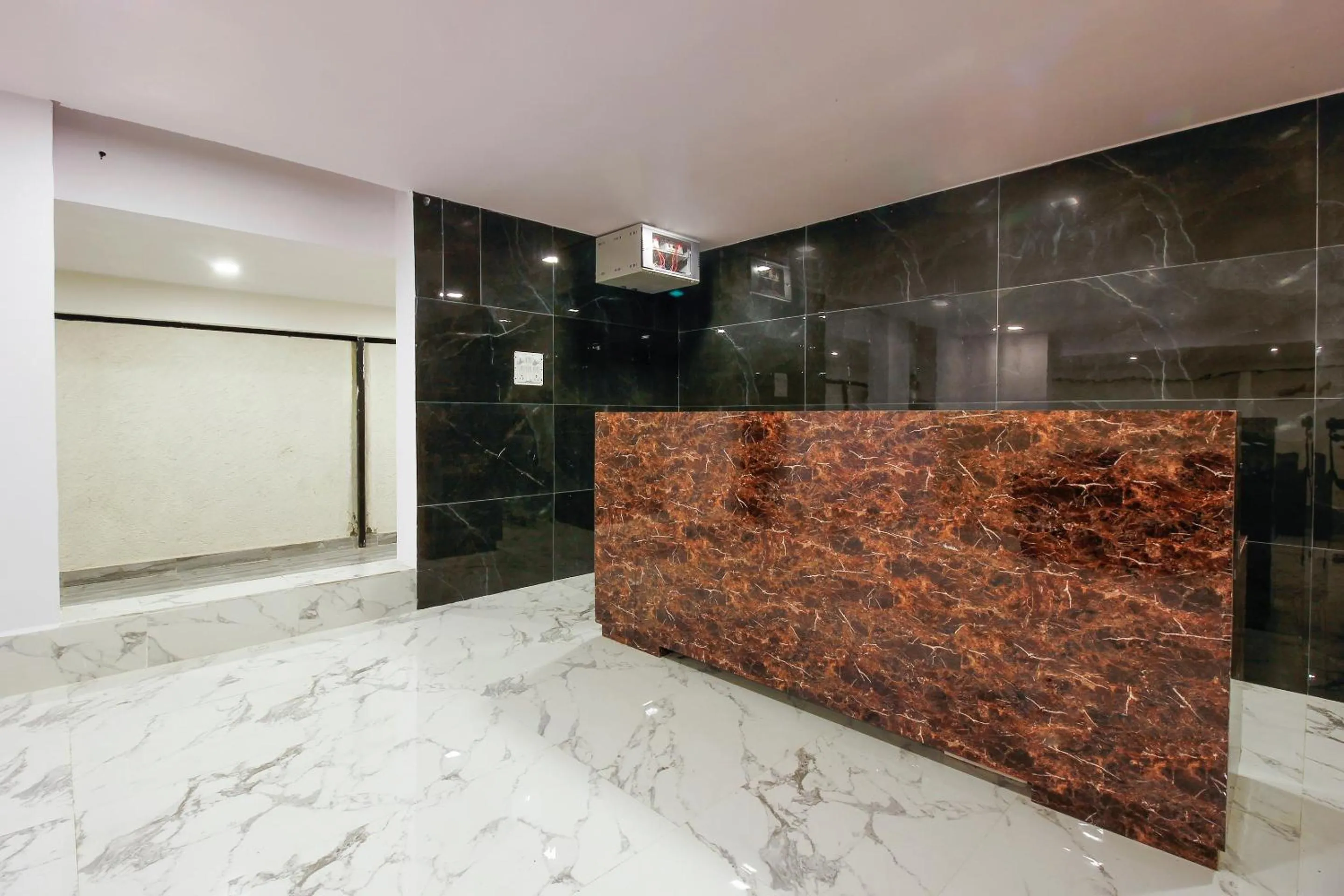 Lobby or reception in Capital O Che Sigma Hotel