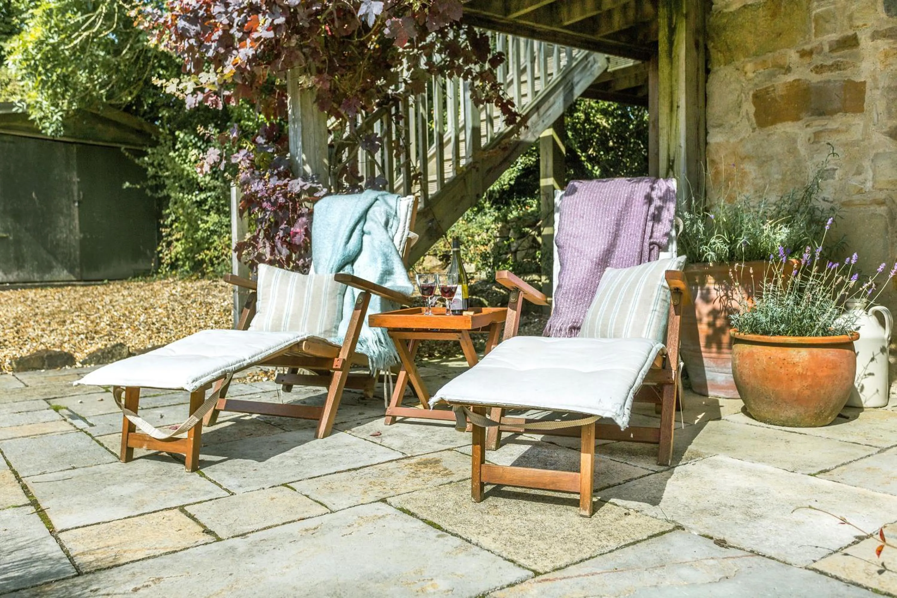 Patio in Pear Tree Barn - Amazing Country views - Pet friendly - Balcony