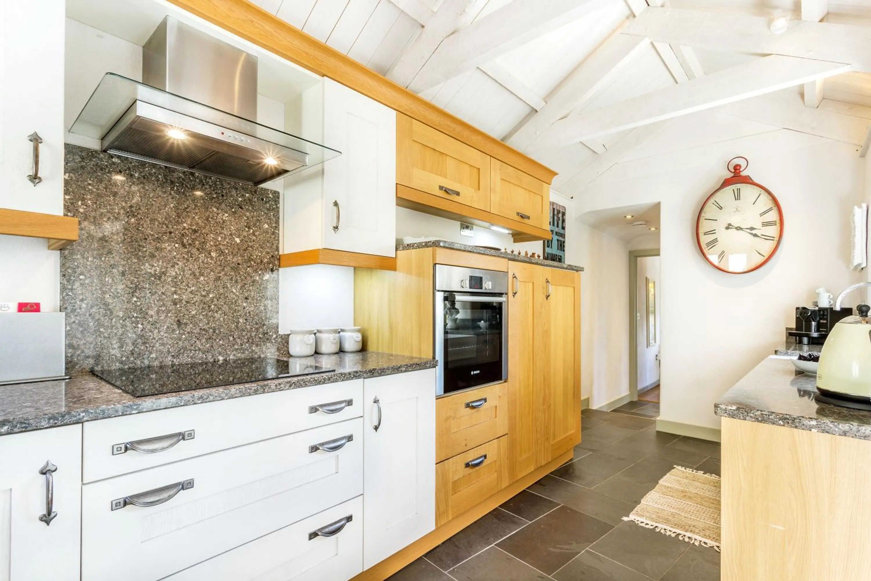Kitchen or kitchenette in Pear Tree Barn - Amazing Country views - Pet friendly - Balcony