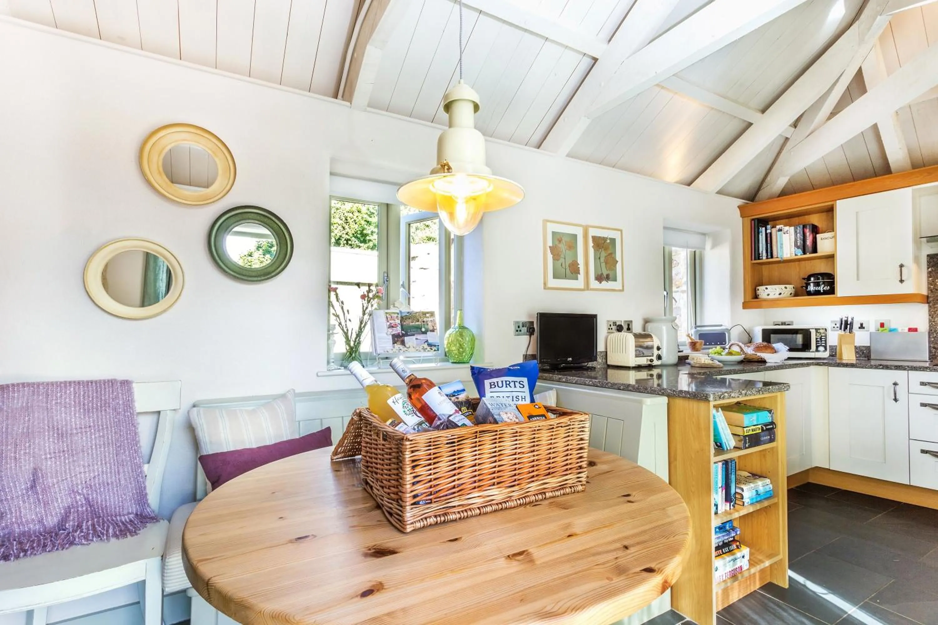 Kitchen or kitchenette in Pear Tree Barn - Amazing Country views - Pet friendly - Balcony