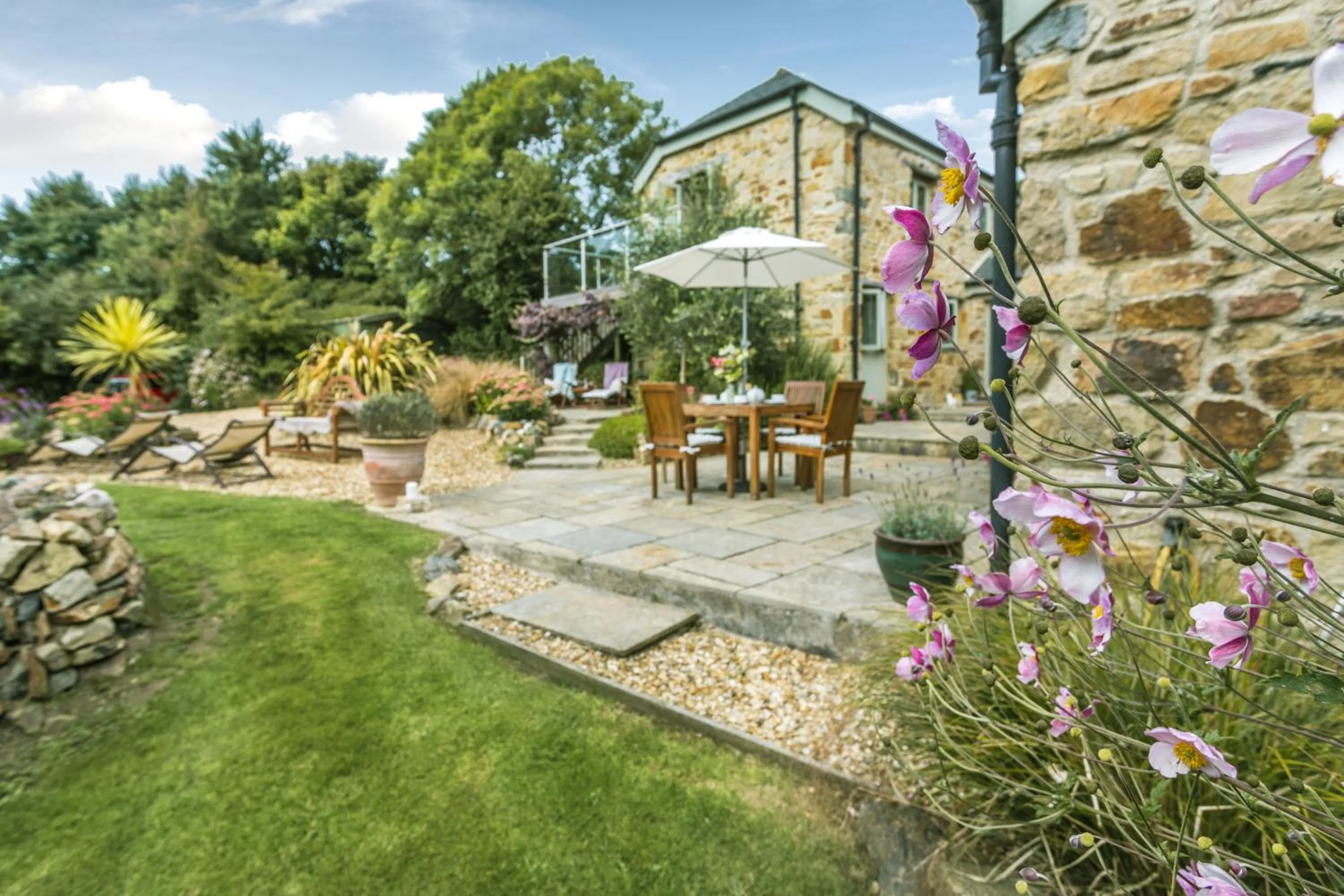Patio in Pear Tree Barn - Amazing Country views - Pet friendly - Balcony