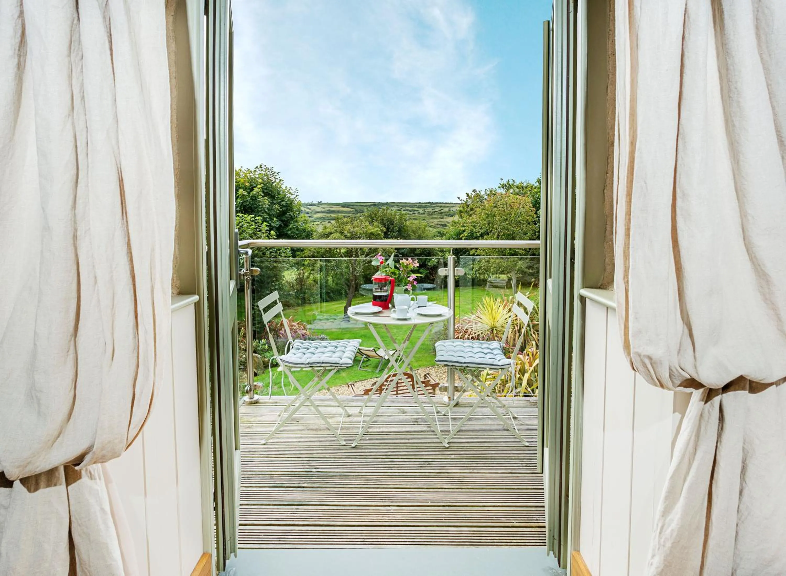 Patio in Pear Tree Barn - Amazing Country views - Pet friendly - Balcony
