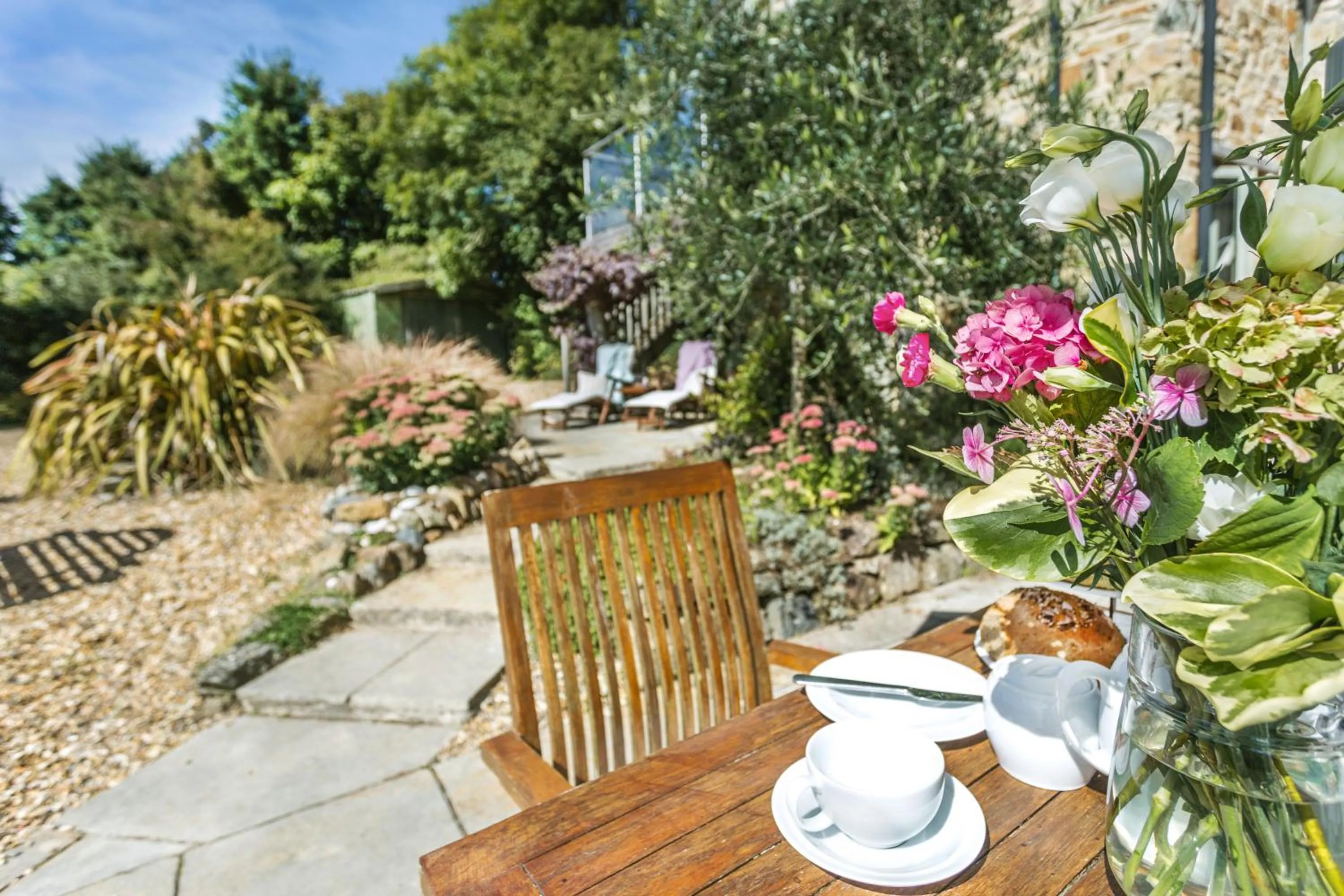 Patio in Pear Tree Barn - Amazing Country views - Pet friendly - Balcony