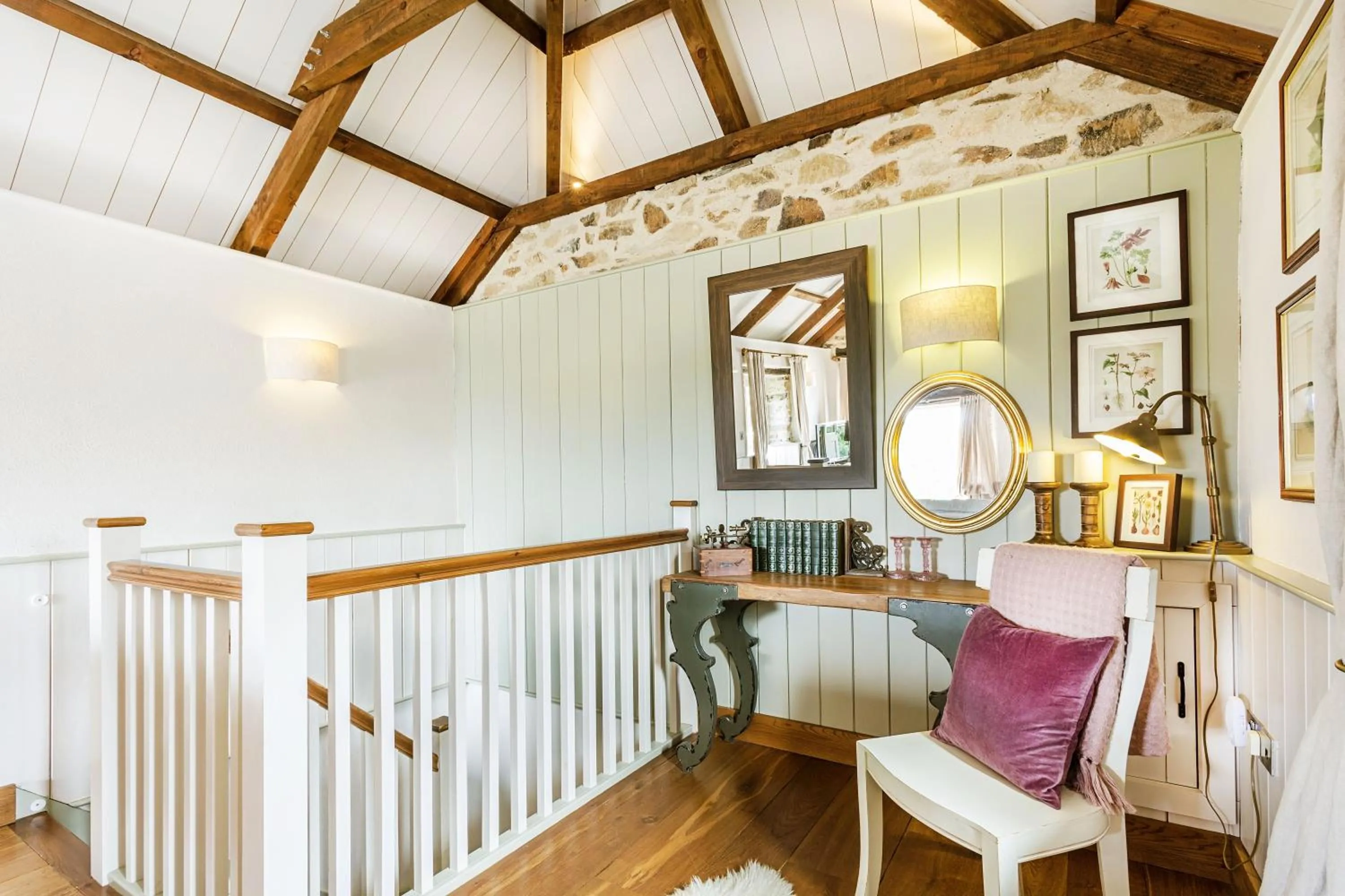Seating area in Pear Tree Barn - Amazing Country views - Pet friendly - Balcony