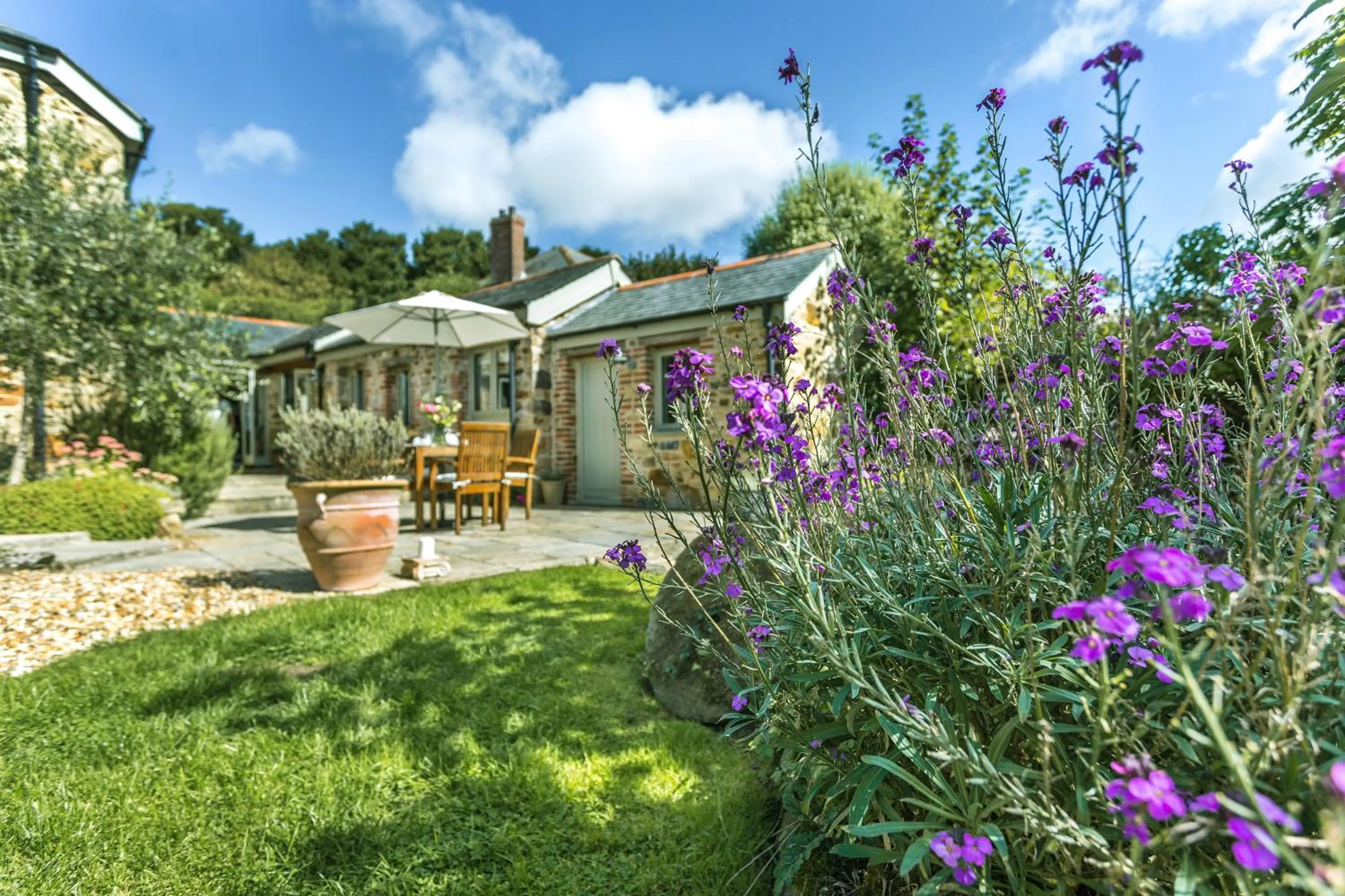 Property building in Pear Tree Barn - Amazing Country views - Pet friendly - Balcony