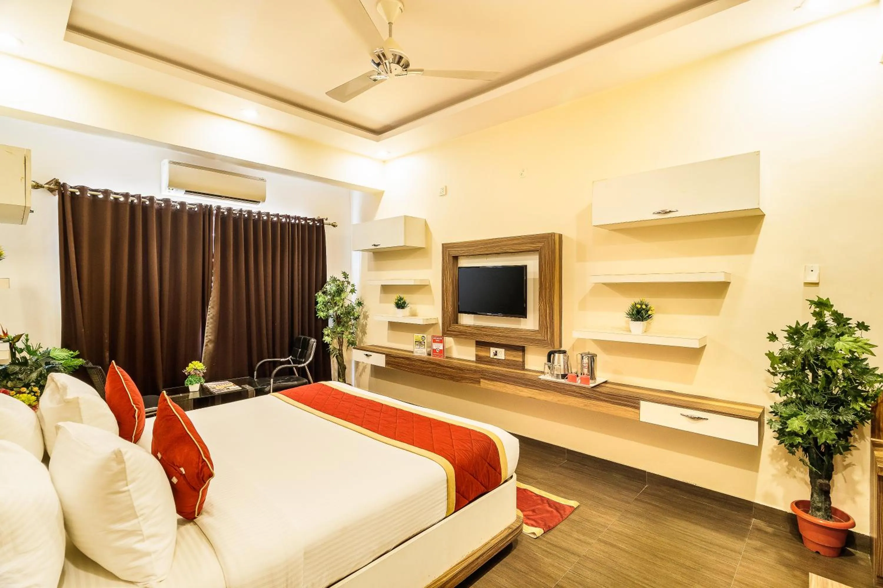 Photo of the whole room, Bed in Octave Nest Inn