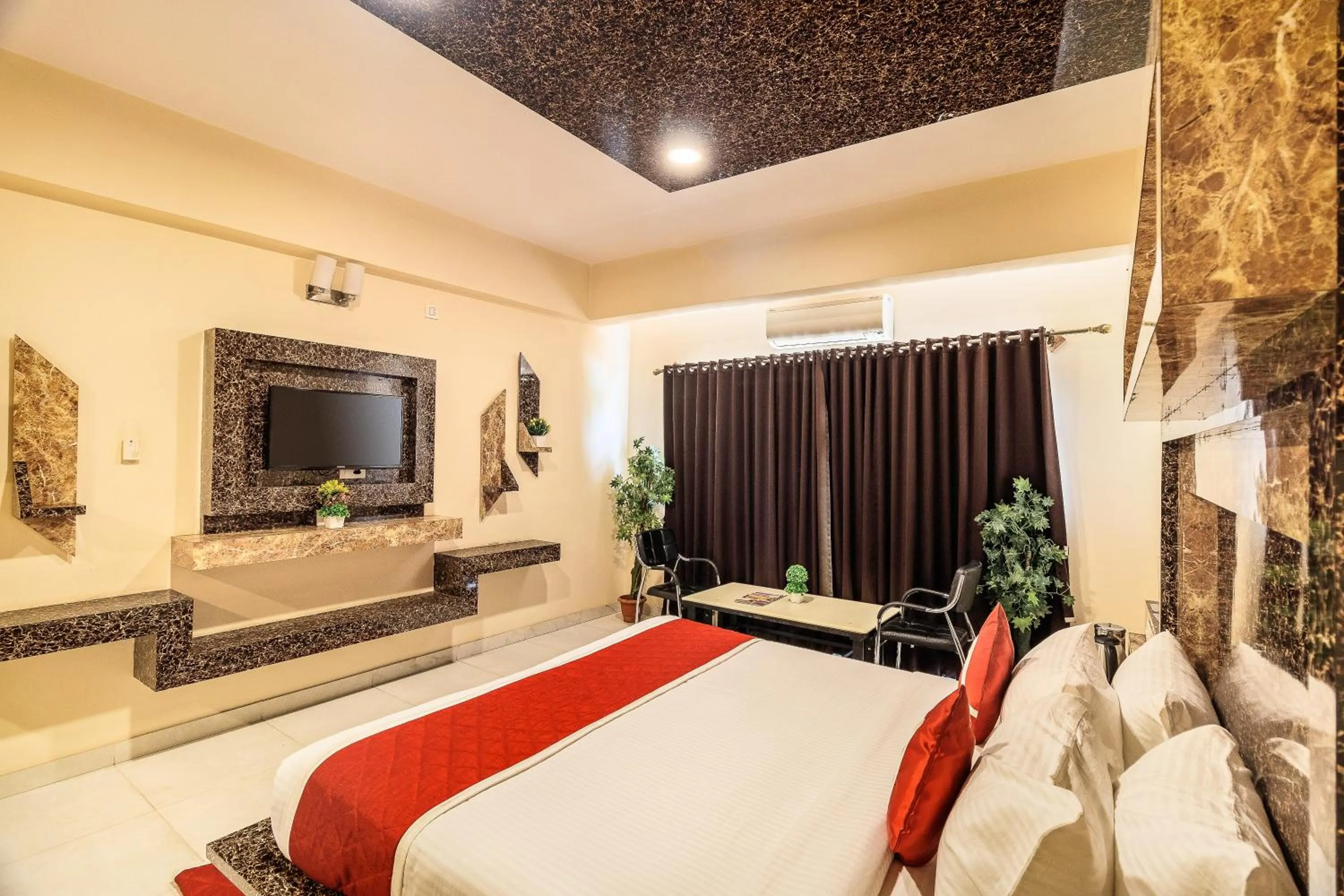 Photo of the whole room, Bed in Octave Nest Inn