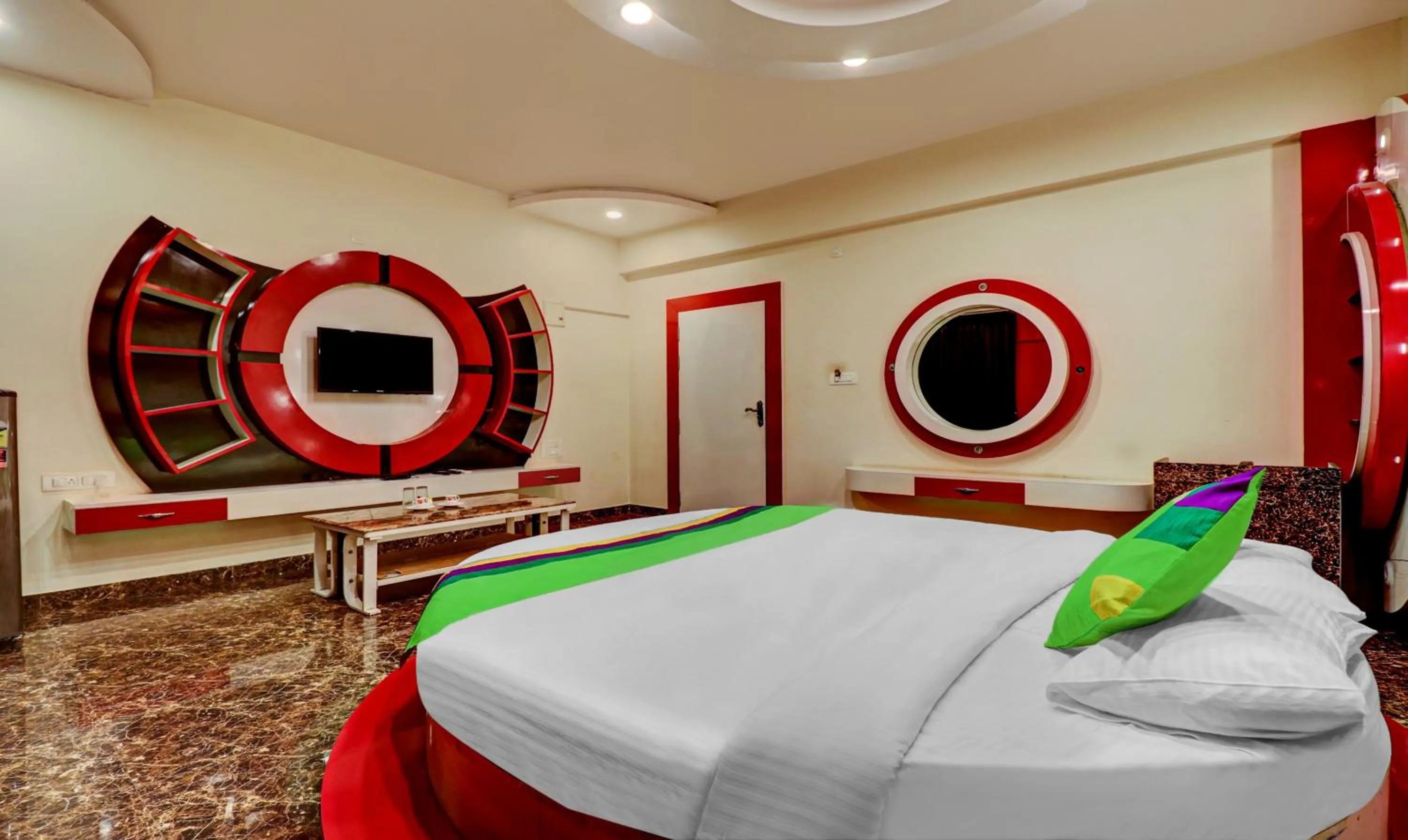 Photo of the whole room, Bed in Octave Nest Inn