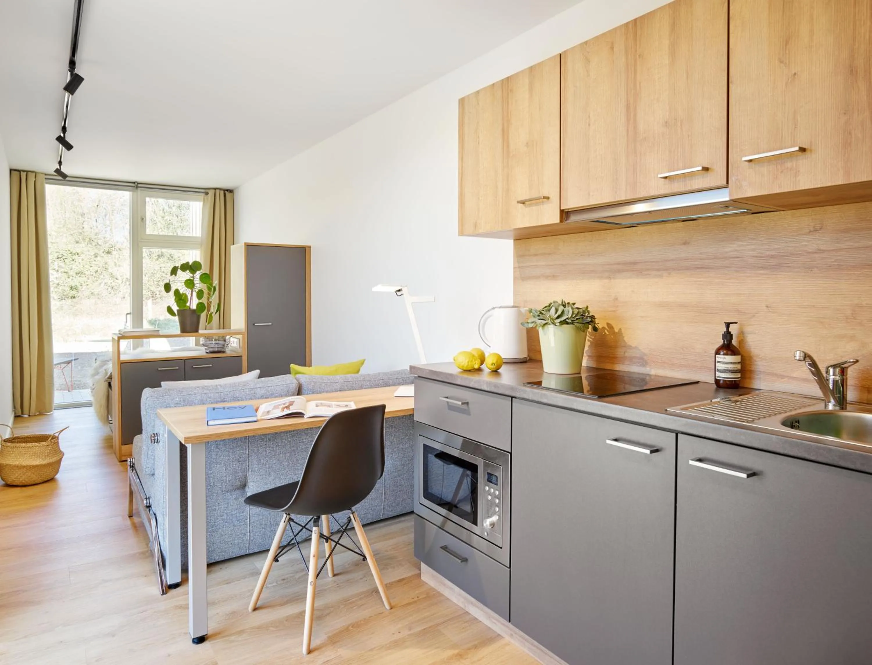Modern ausgebauter Überseecontainer als Tiny House