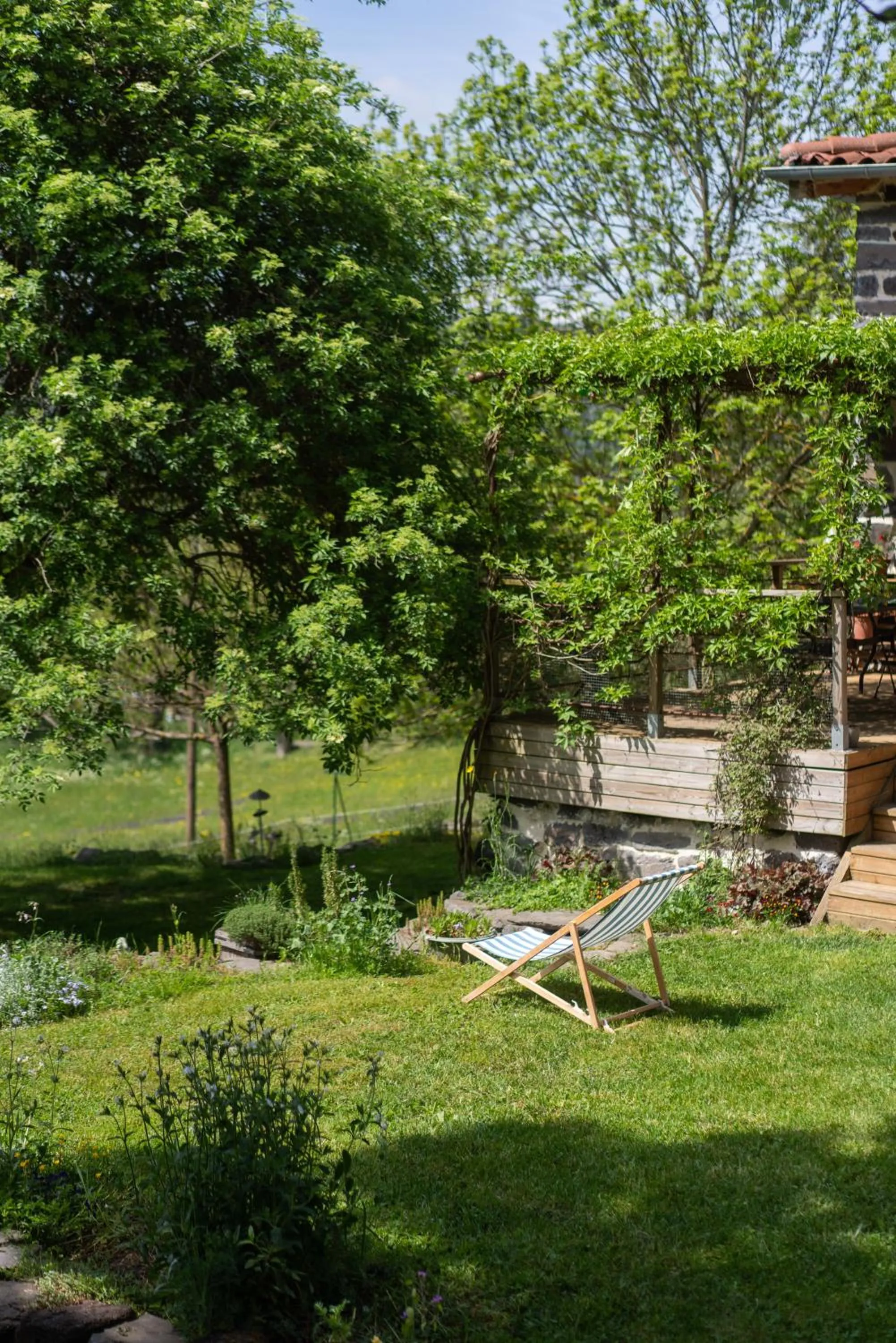 Garden view in Les Balcons de la Terrasse