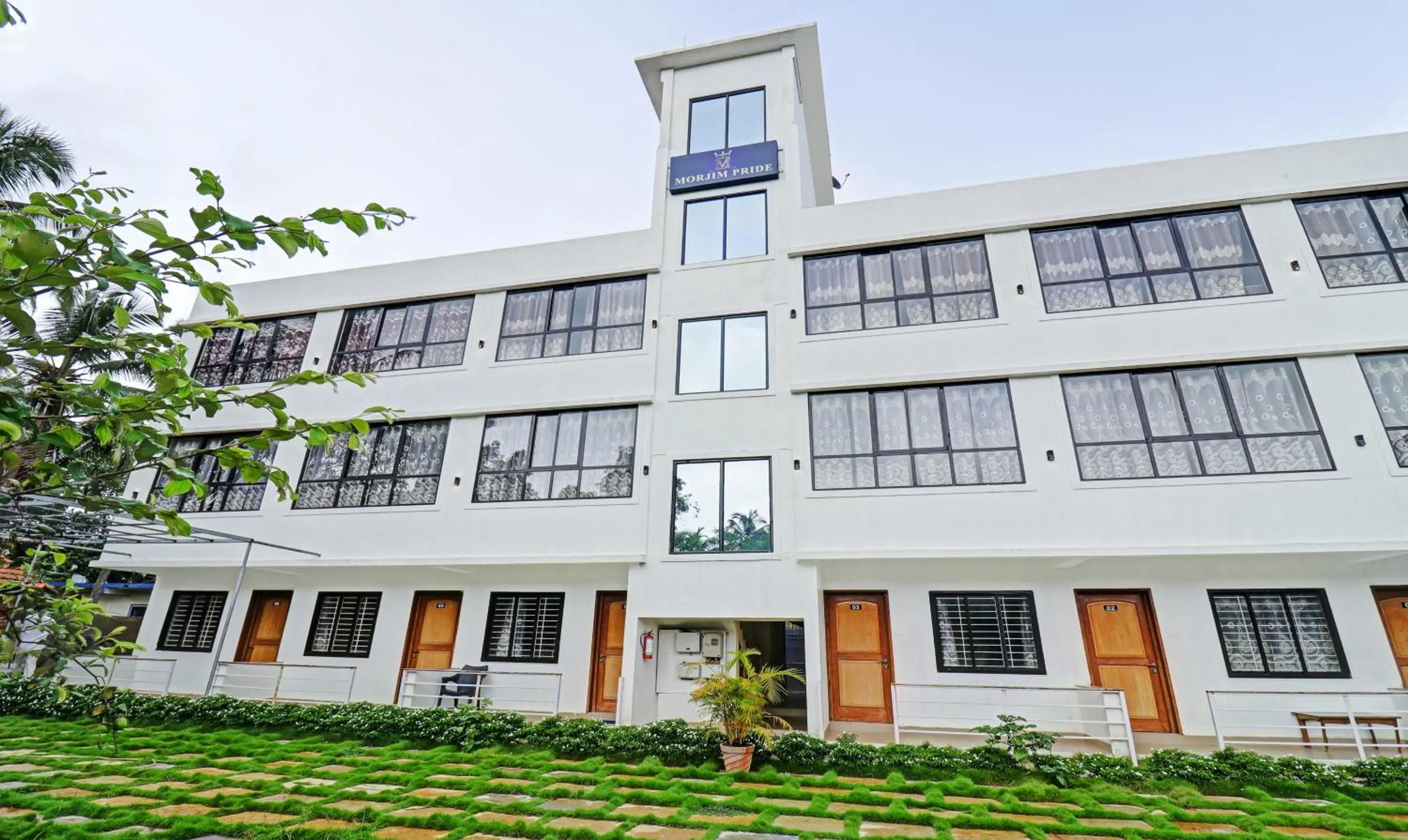 Property building in Itsy Hotels Morjim Pride