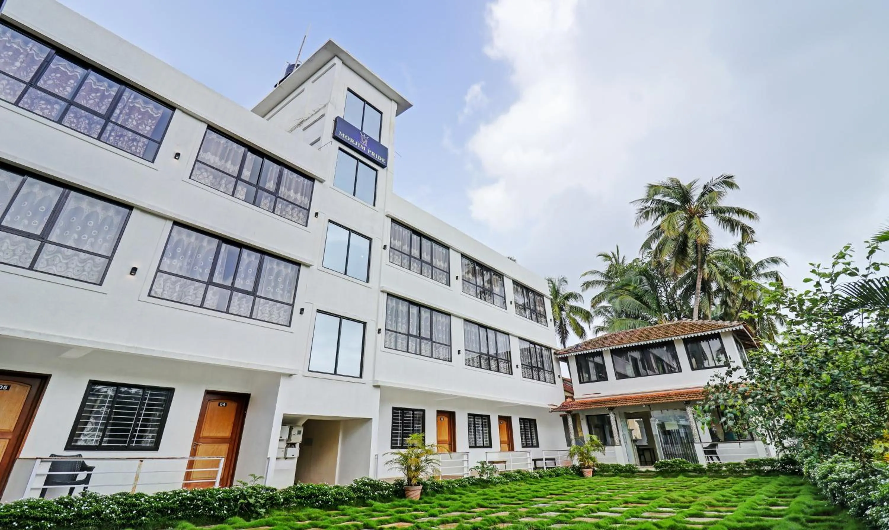 Property building in Itsy Hotels Morjim Pride