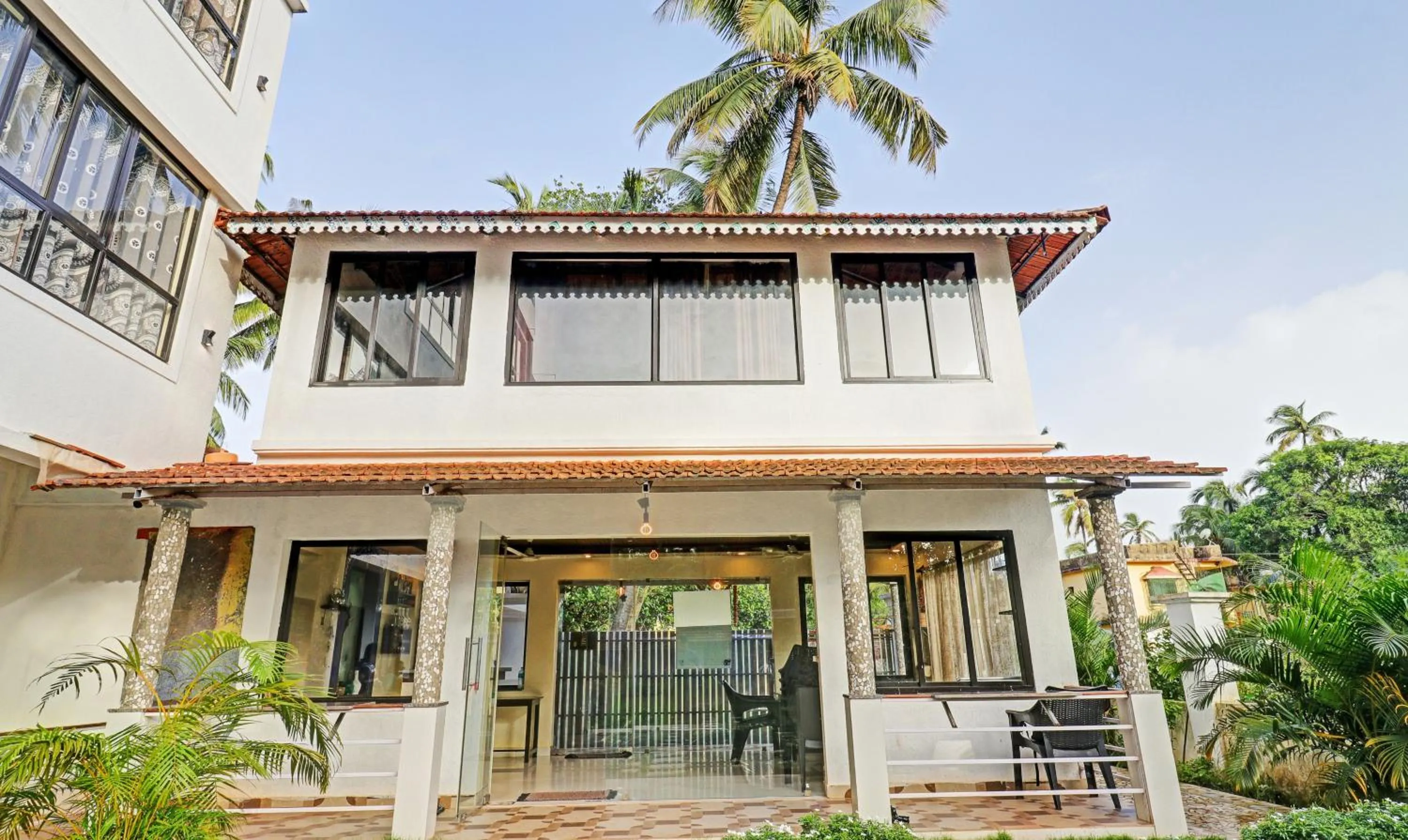 Property building in Itsy Hotels Morjim Pride