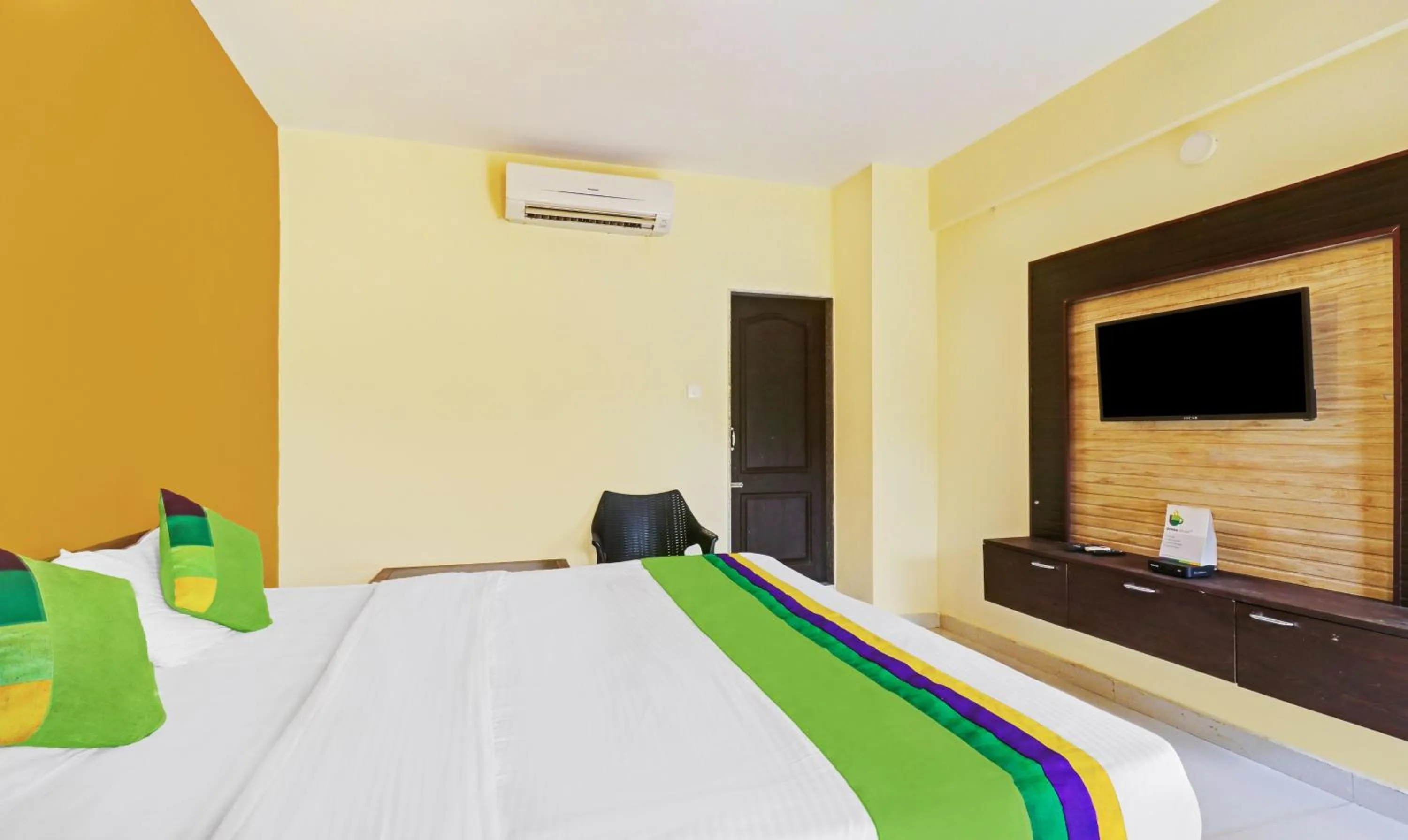 Bedroom in Itsy Hotels Morjim Pride