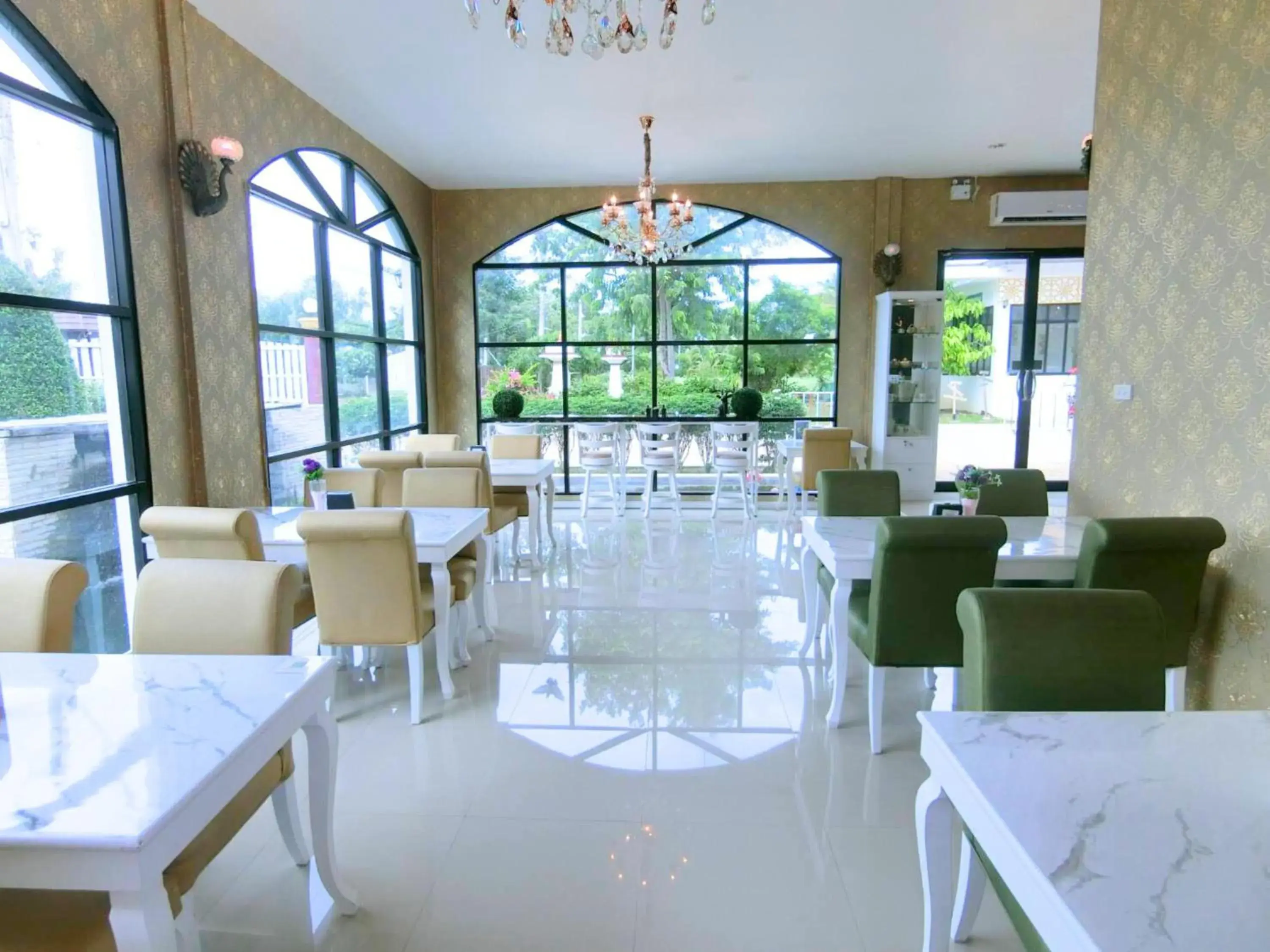 Restaurant/places to eat in AURA Park Resort Restaurant/places to eat in AURA Park Resort