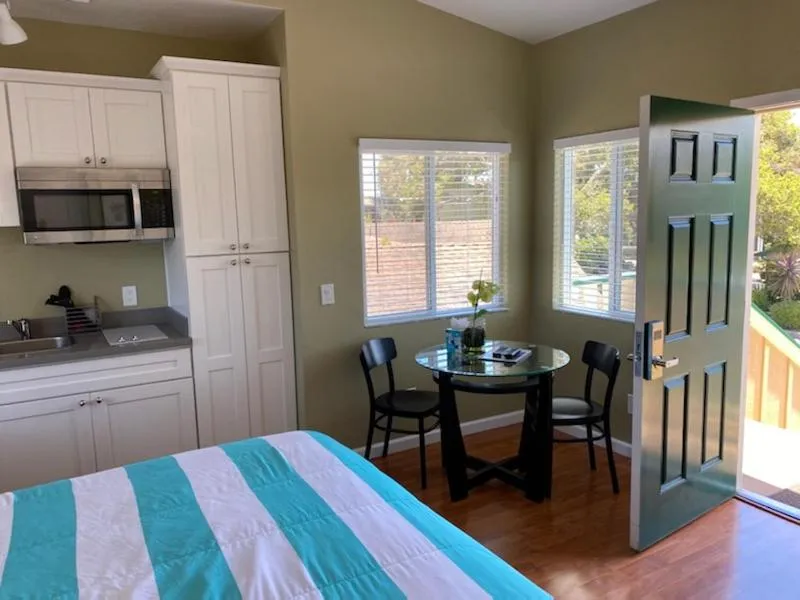 Sea Breeze Inn - Pacific Grove