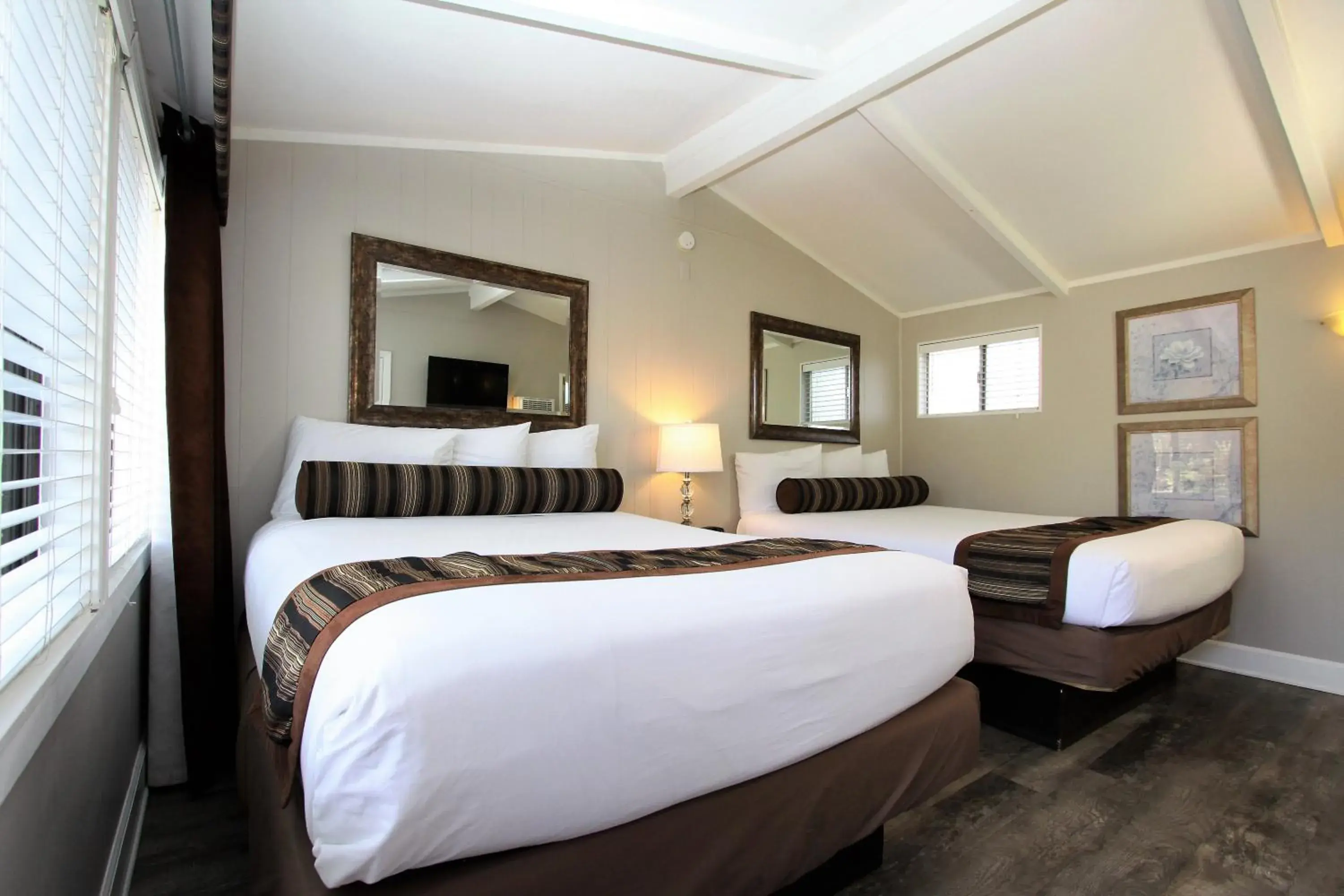 Bed in Monterey Peninsula Inn Bed in Monterey Peninsula Inn