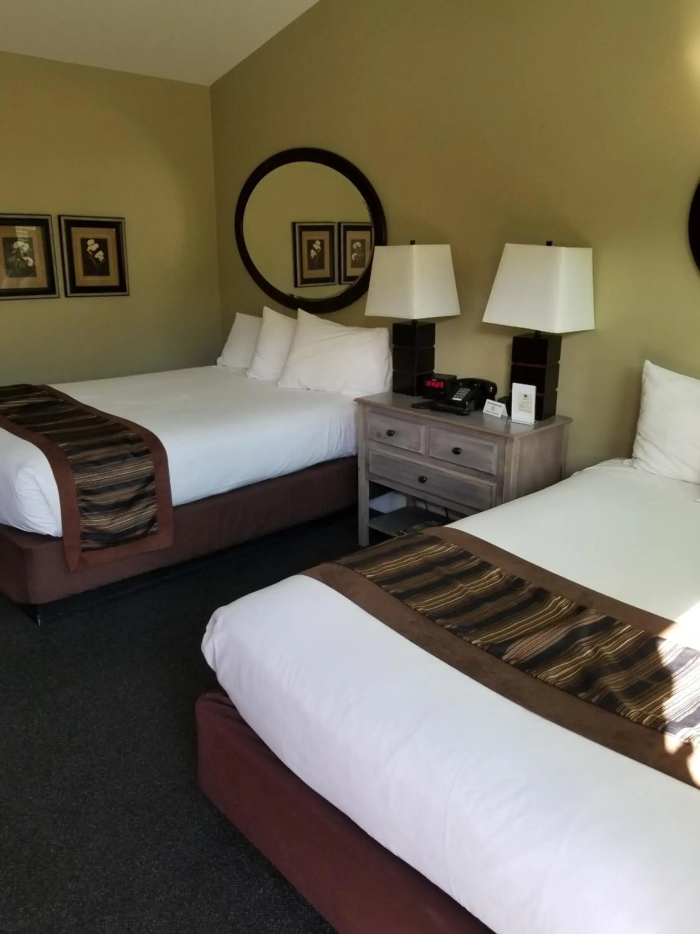 Bed in Monterey Peninsula Inn Bed in Monterey Peninsula Inn