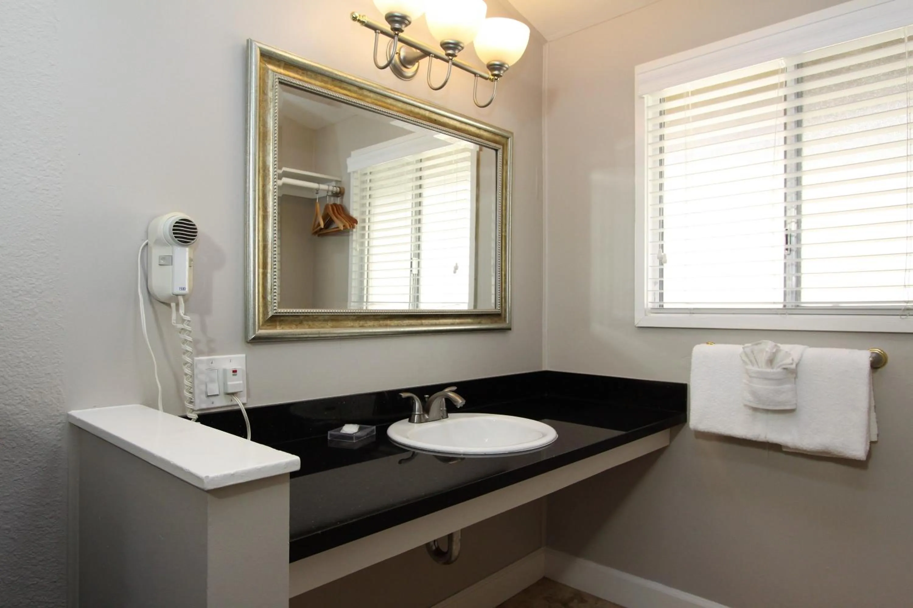 Monterey Peninsula Inn