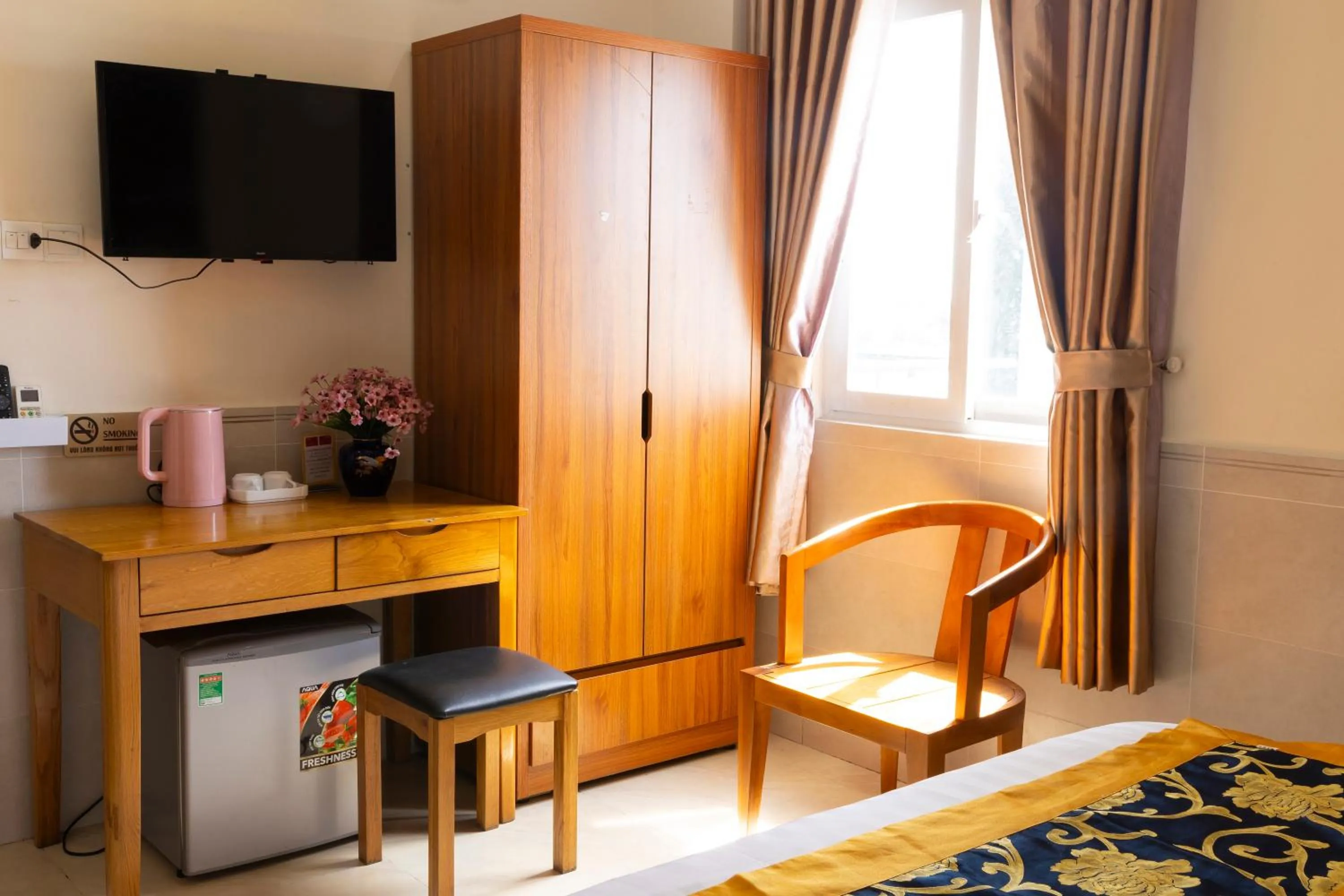 Coffee/tea facilities in California Saigon Hotel