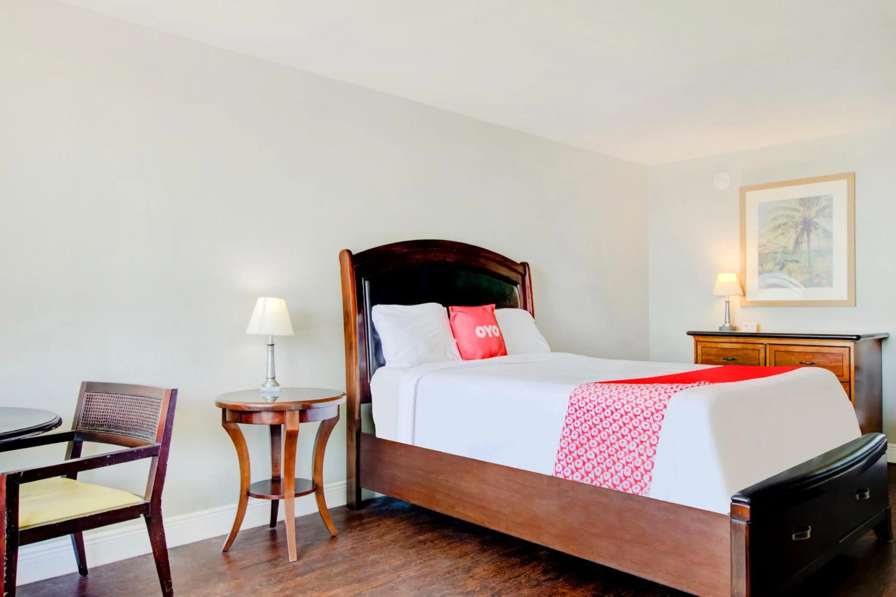 Bedroom, Bed in OYO Hotel Dundee By Crystal Lake