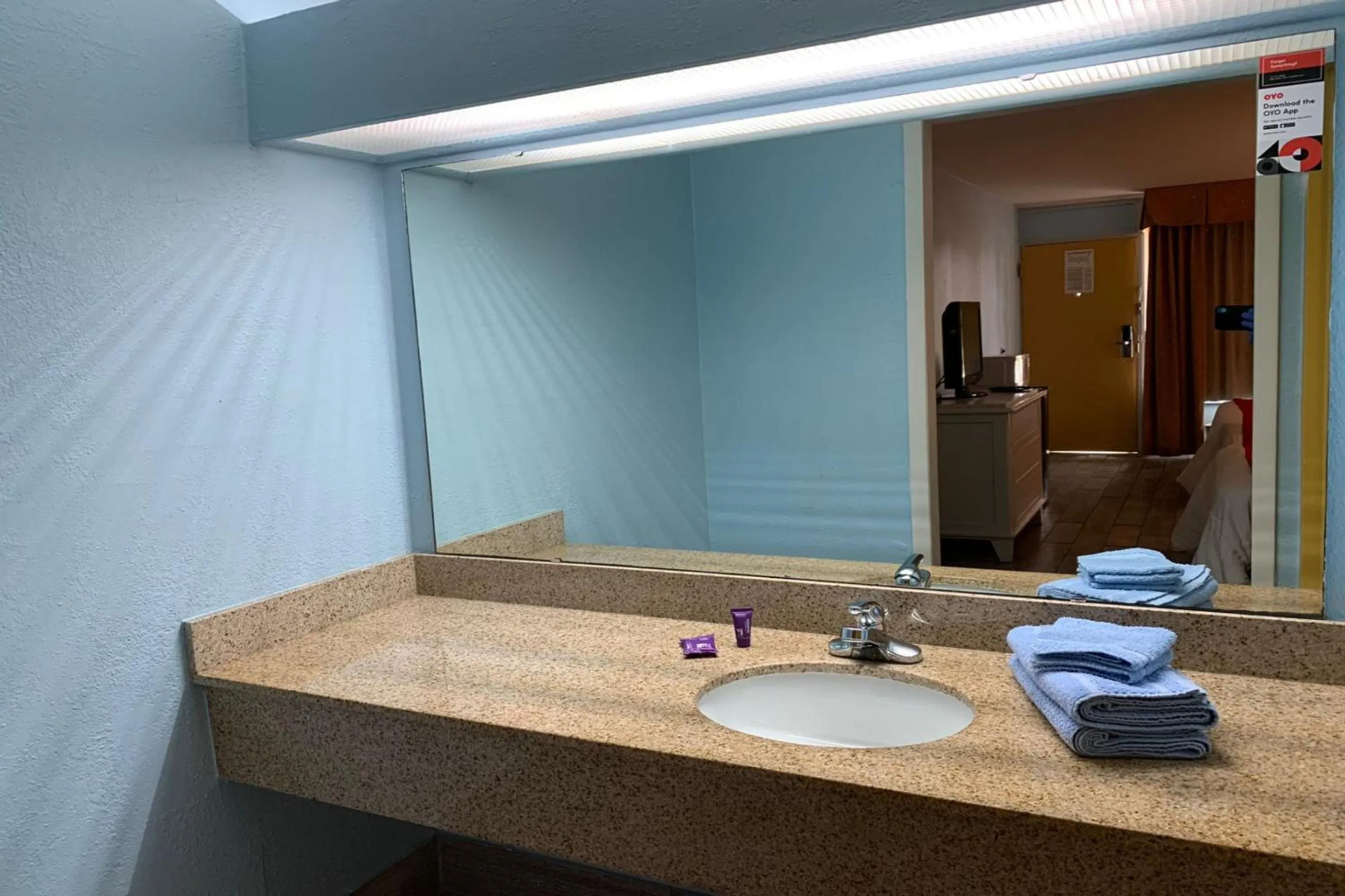 Bathroom in OYO Hotel Dundee By Crystal Lake