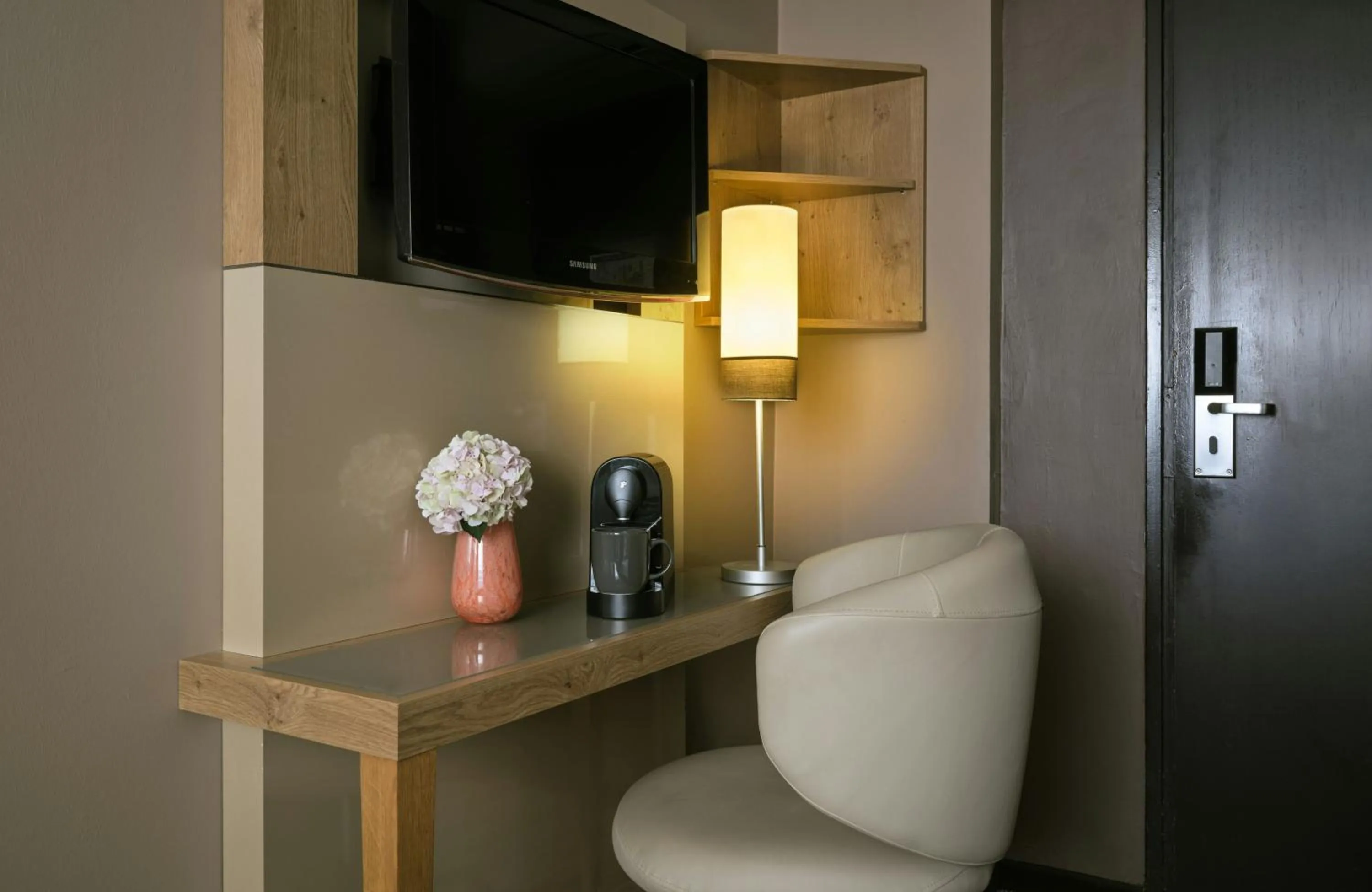 Photo of the whole room in Leonardo Boutique Hotel Munich