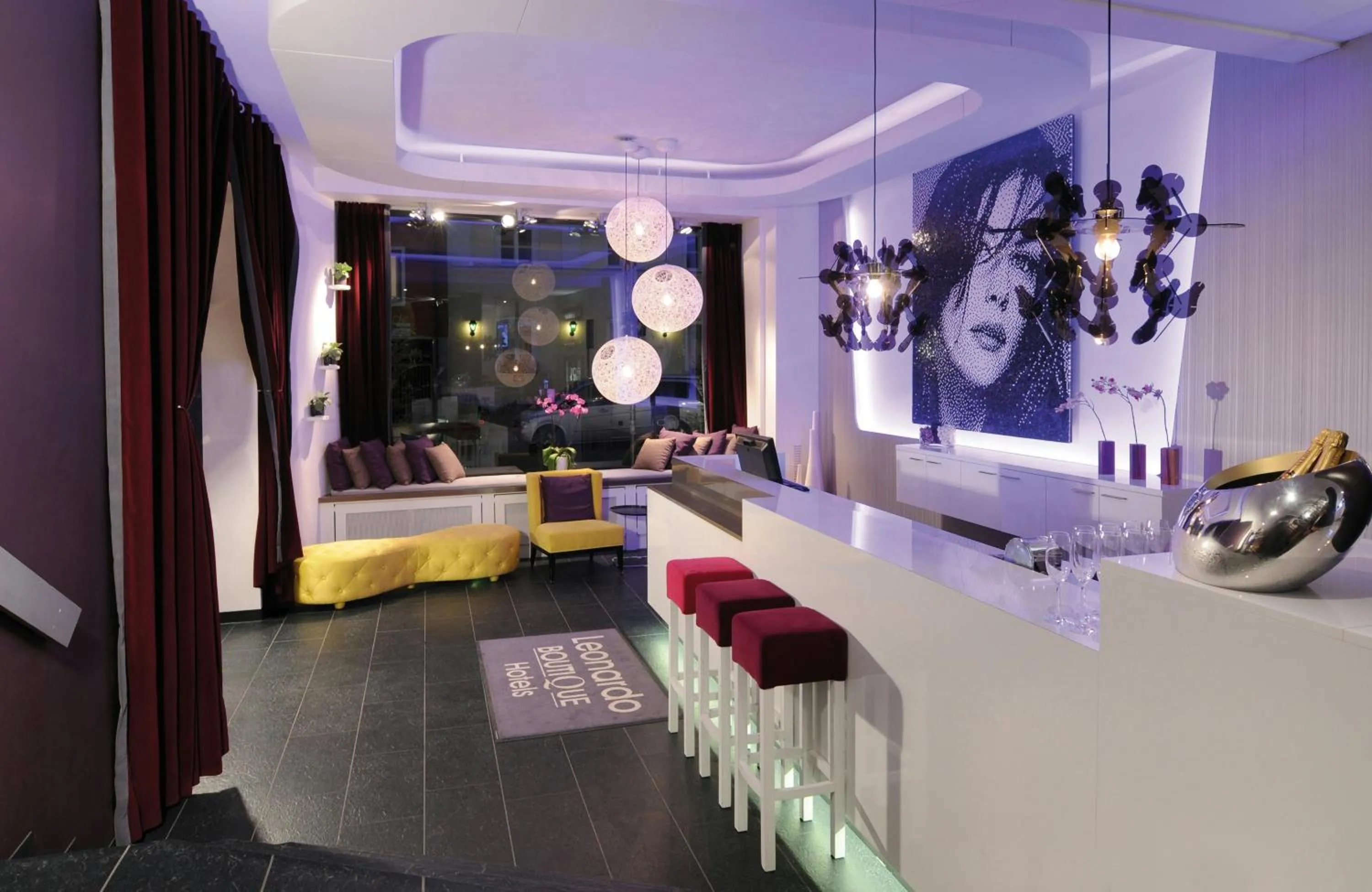 Lounge or bar in Leonardo Boutique Hotel Munich