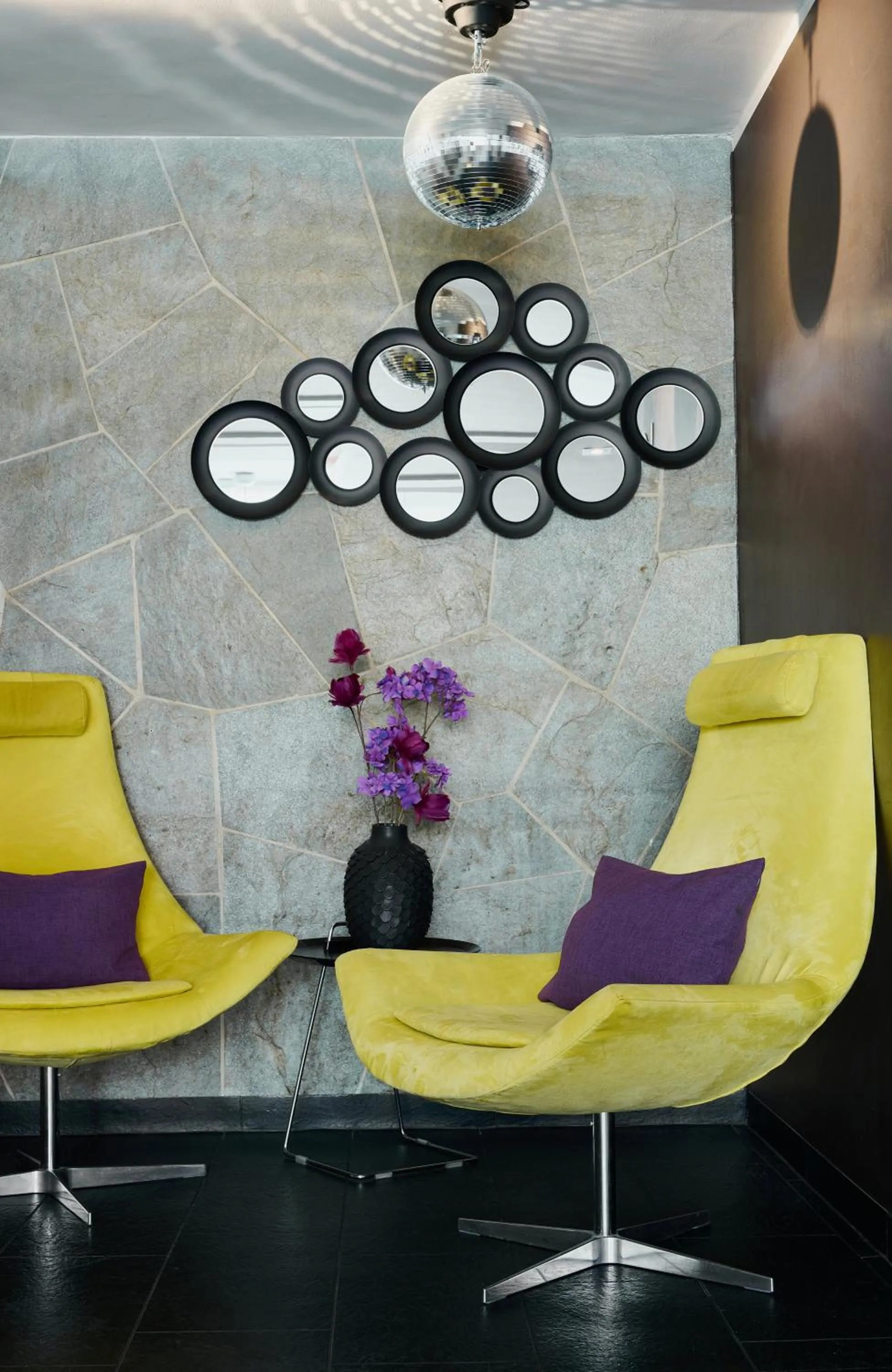 Lobby or reception in Leonardo Boutique Hotel Munich