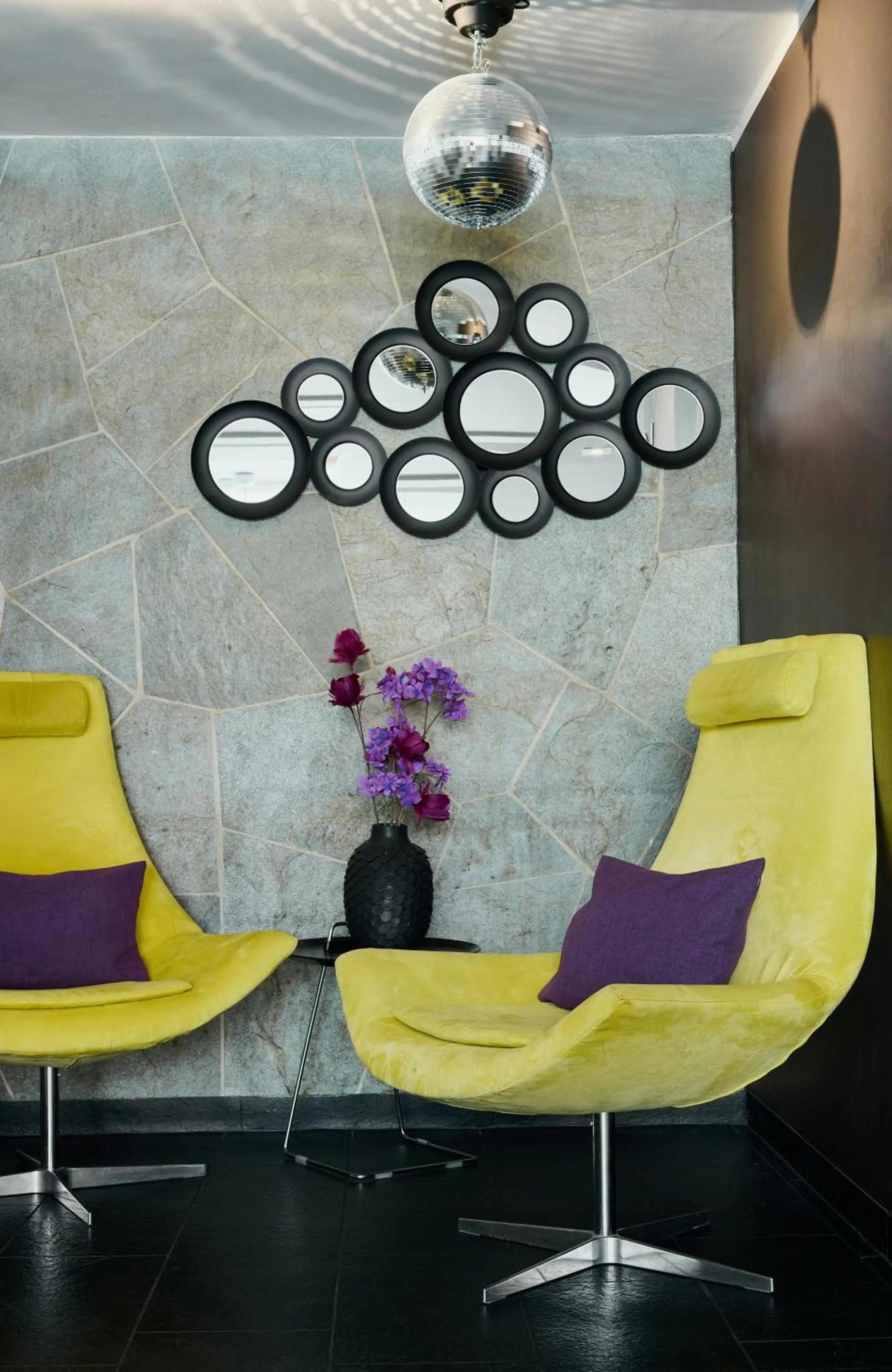 Lobby or reception in Leonardo Boutique Hotel Munich