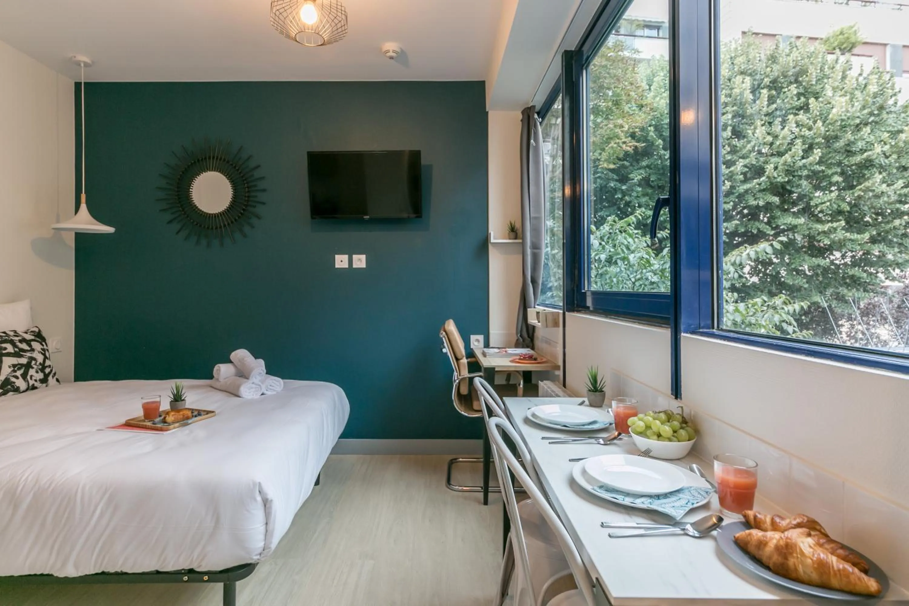 Dining area, Bed in WS Tour Eiffel - Nicolo