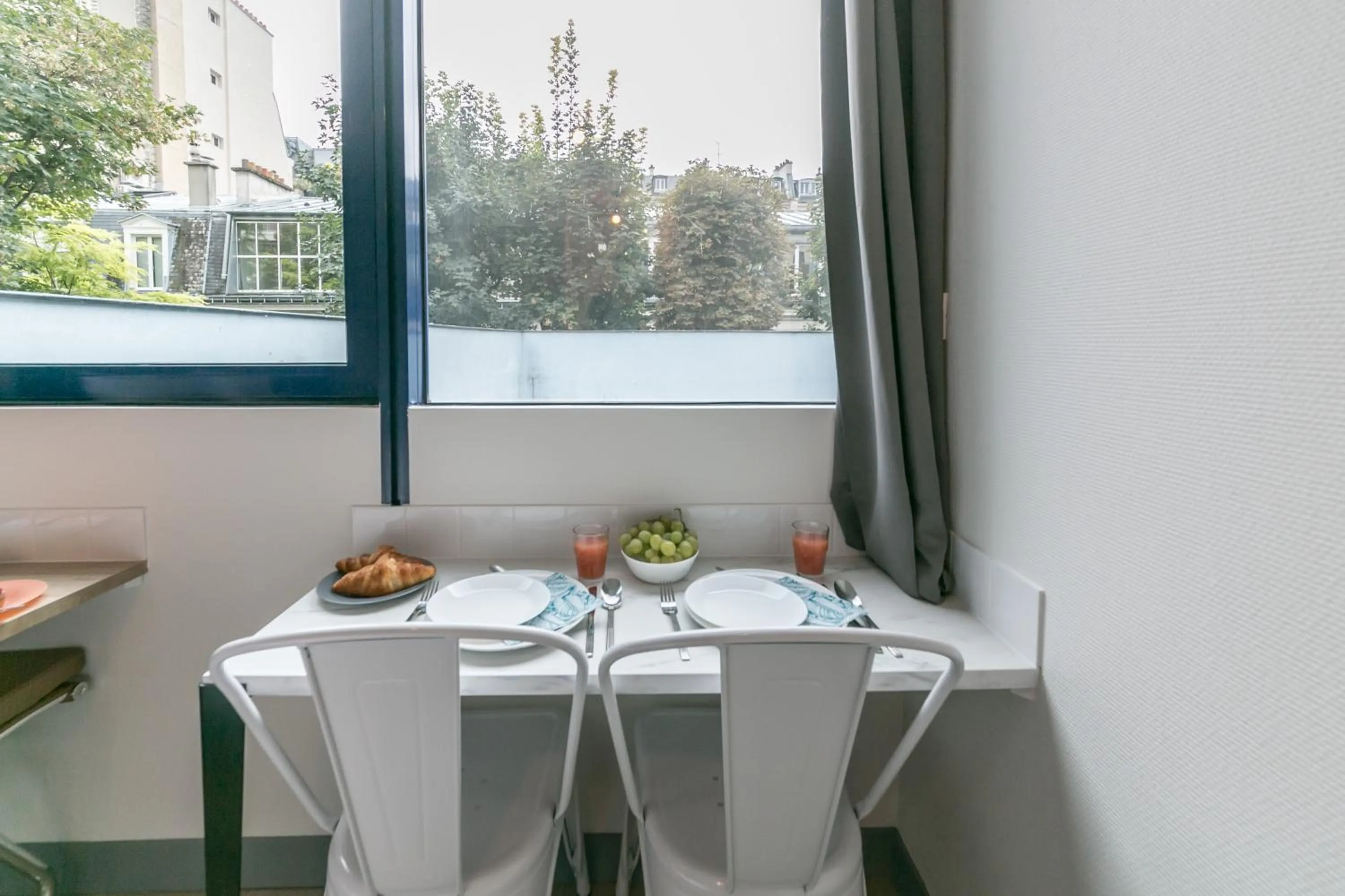 Seating area in WS Tour Eiffel - Nicolo