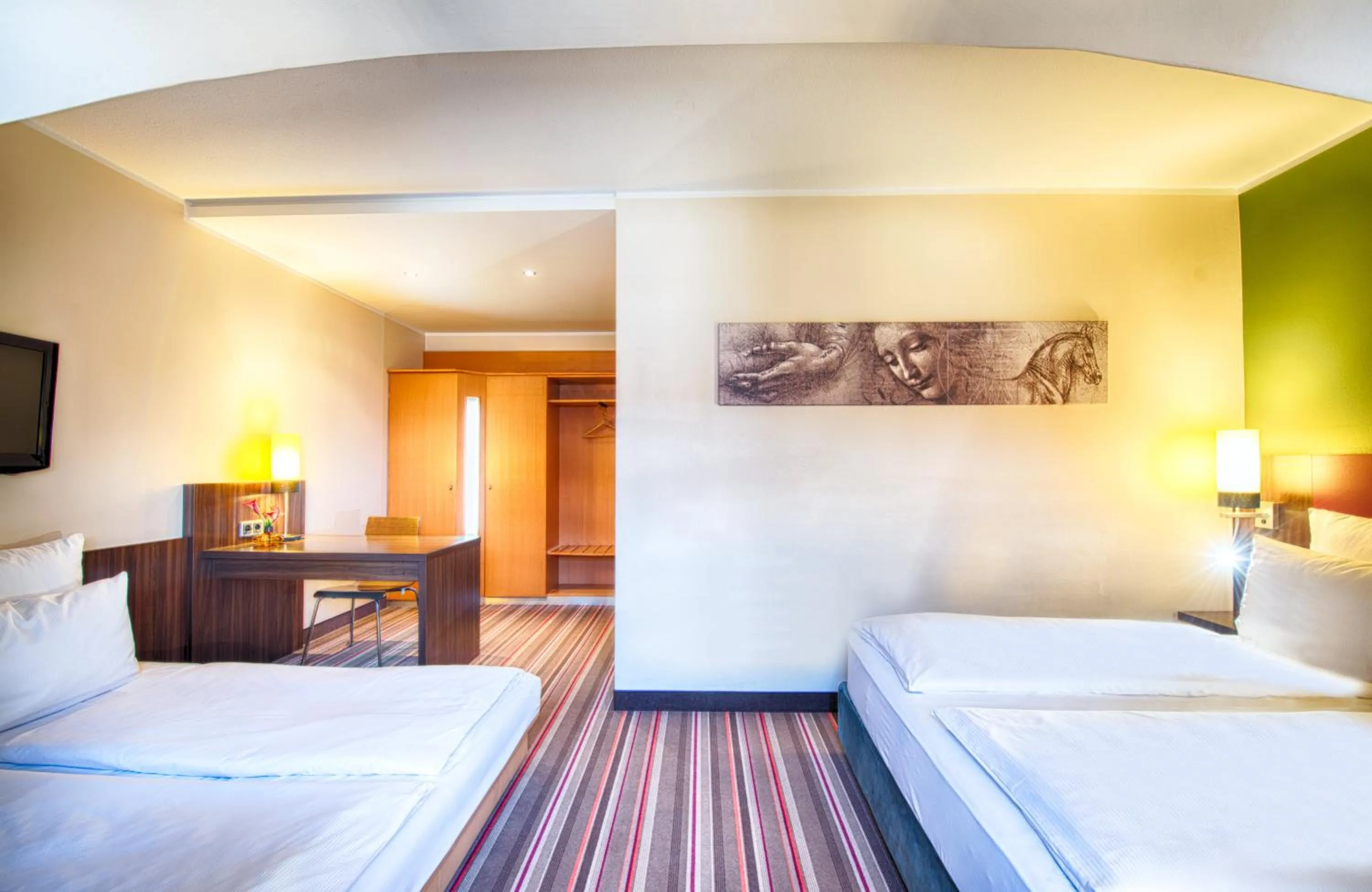 Photo of the whole room, Bed in Leonardo Hotel & Residenz München