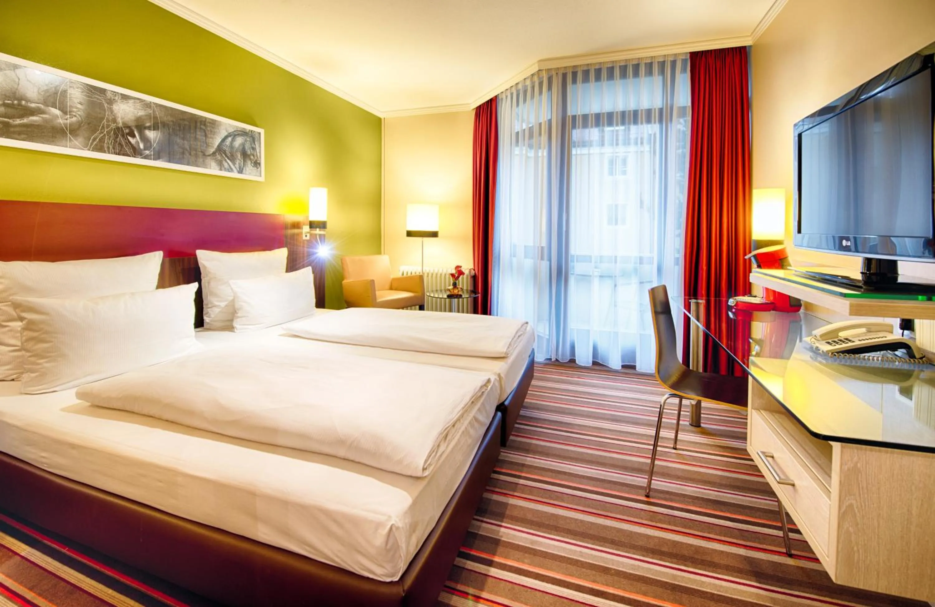 Bedroom, Bed in Leonardo Hotel & Residenz München