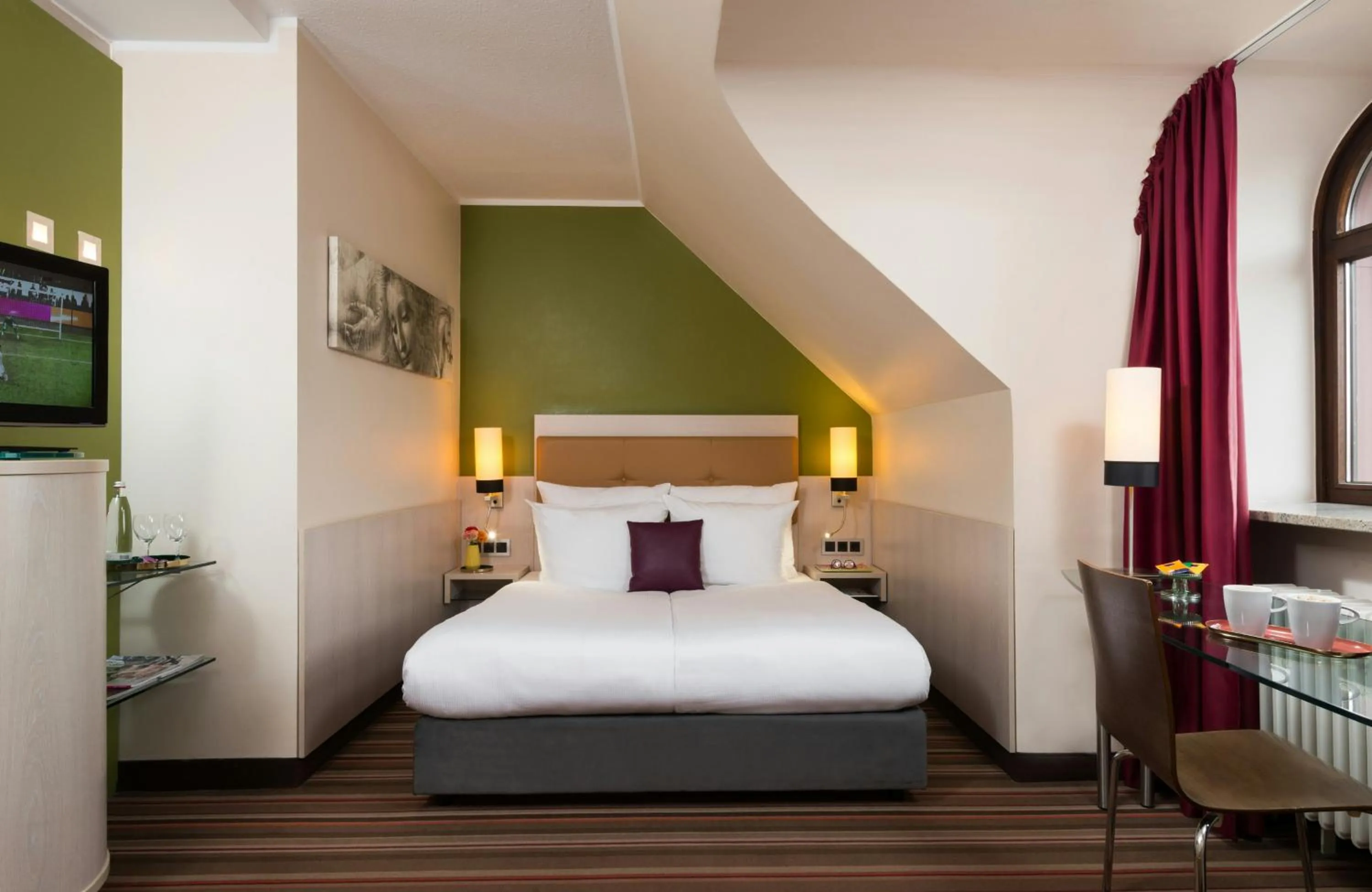 Photo of the whole room, Bed in Leonardo Hotel & Residenz München