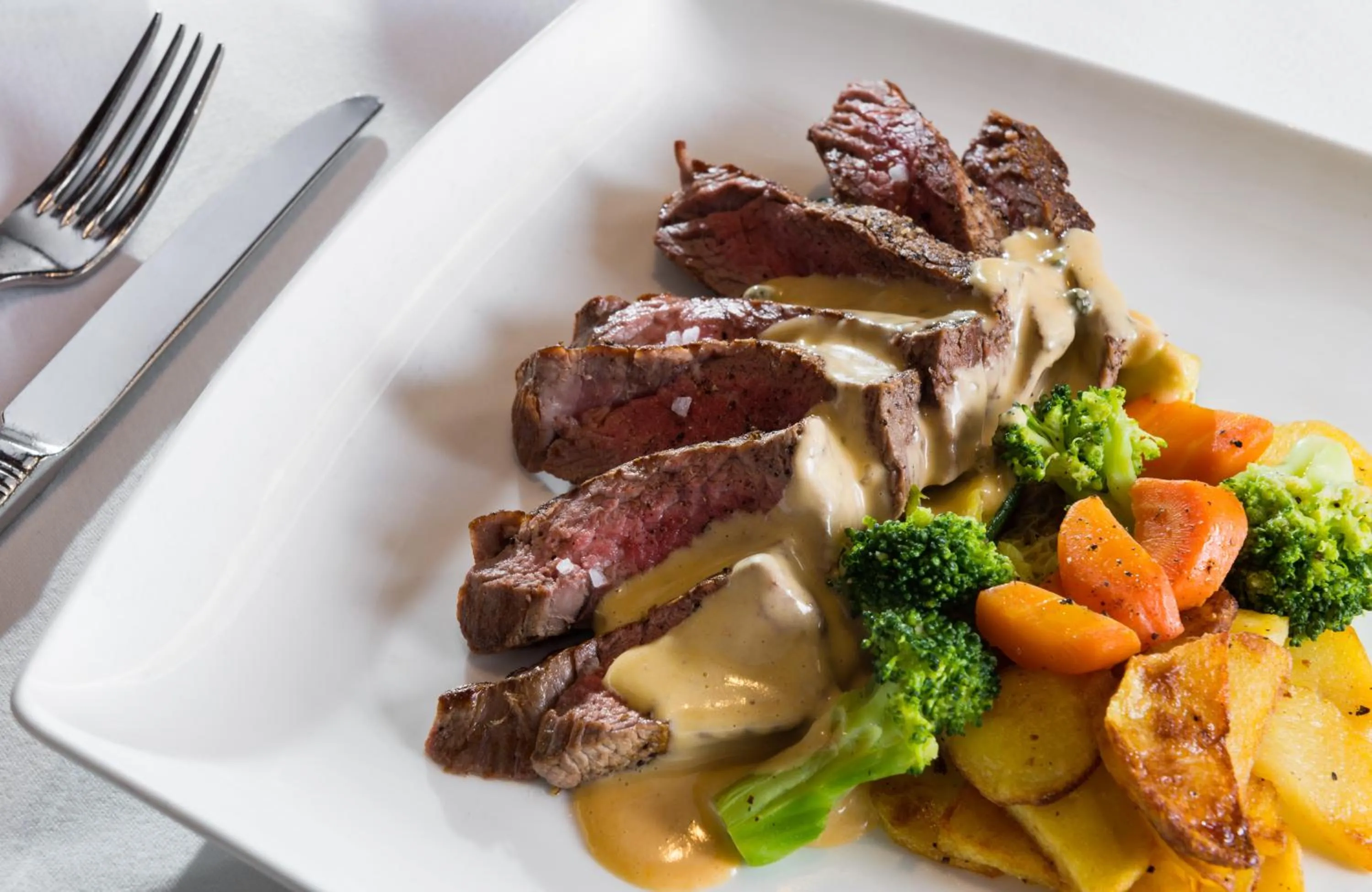 Restaurant/places to eat in Leonardo Hotel & Residenz München