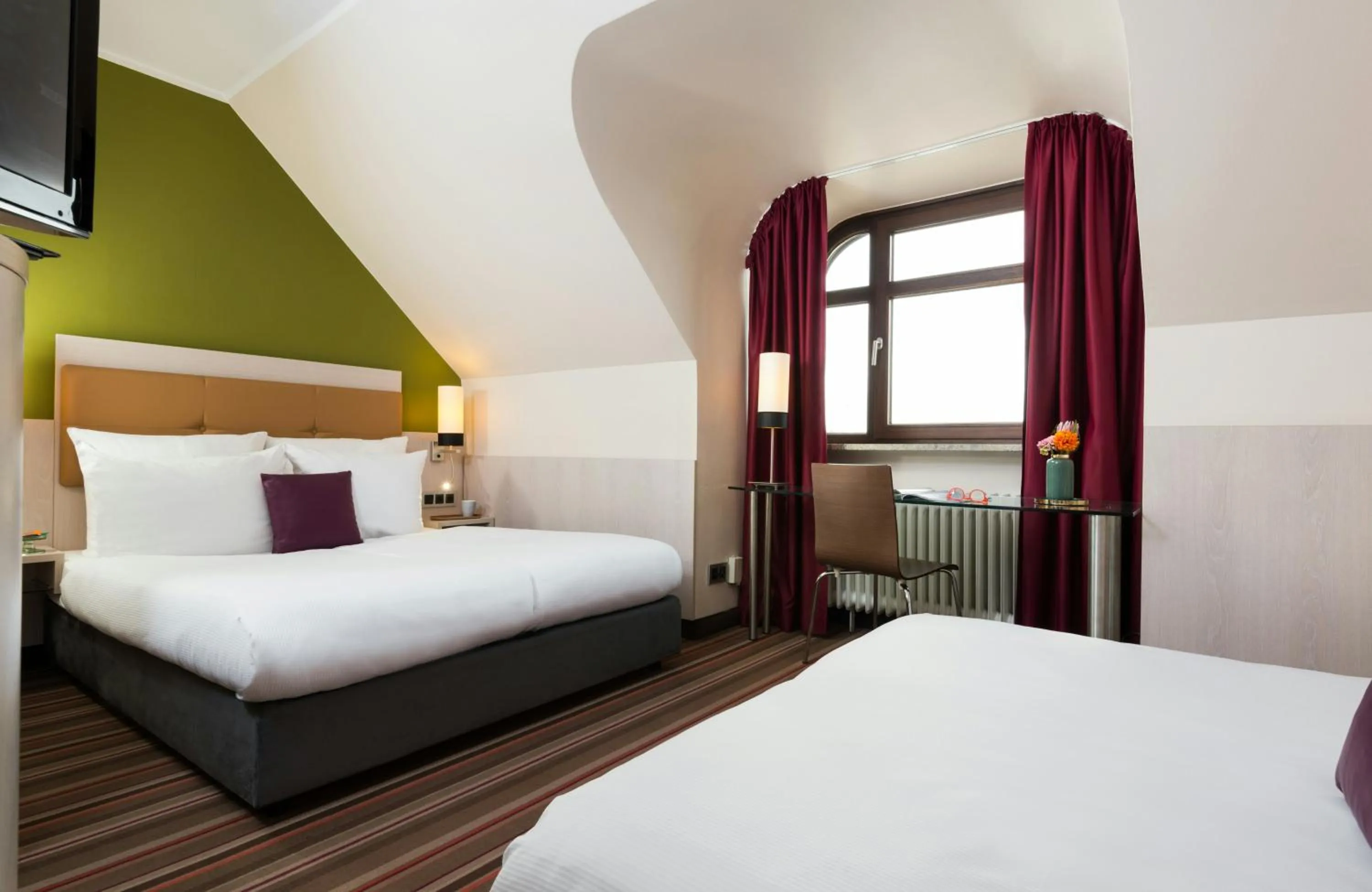 Photo of the whole room, Bed in Leonardo Hotel & Residenz München