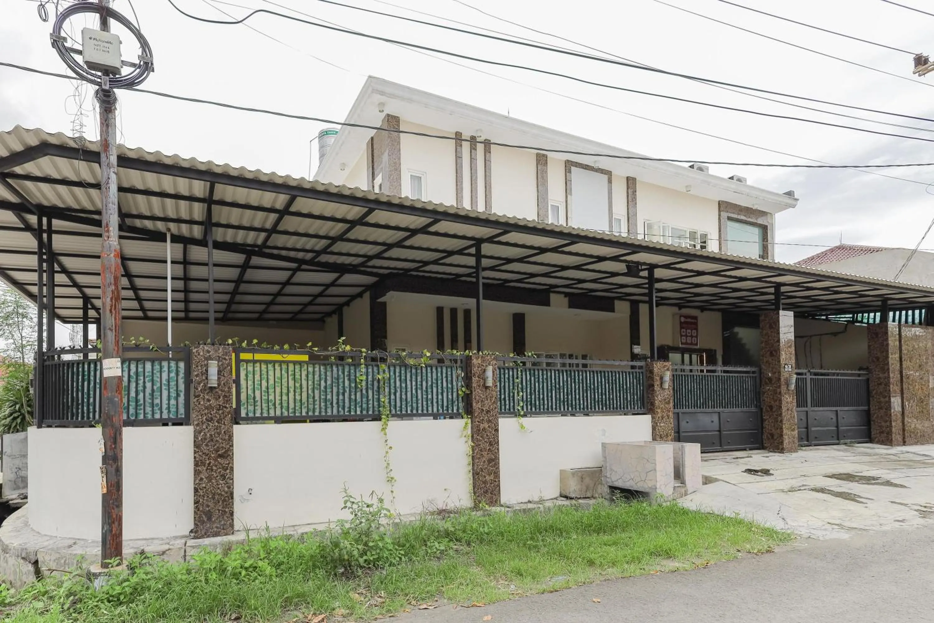 Property building in RedDoorz at Ngaggel Jaya Surabaya