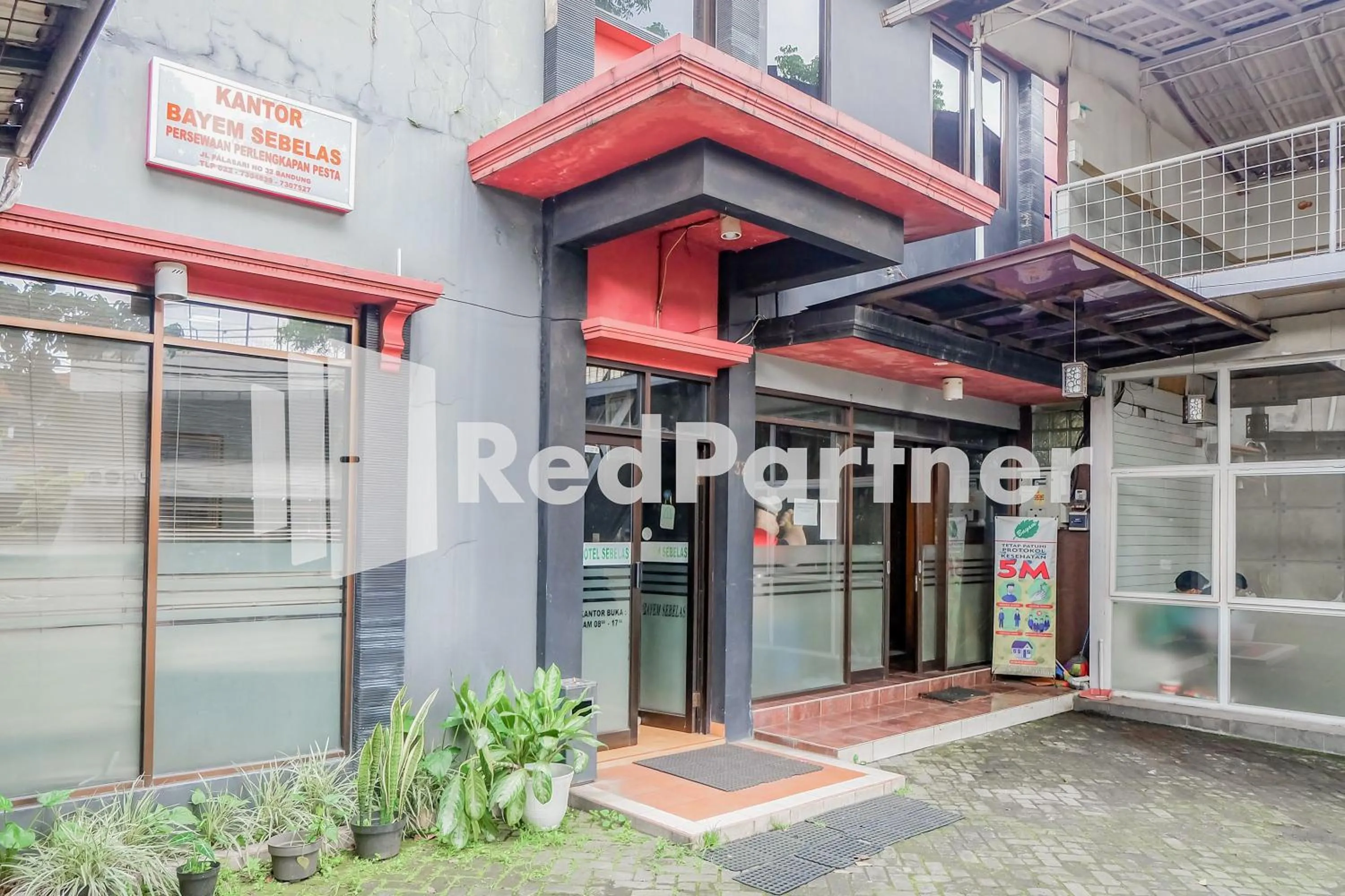 Property building in Hotel Sebelas at Jalan Palasari Mitra RedDoorz