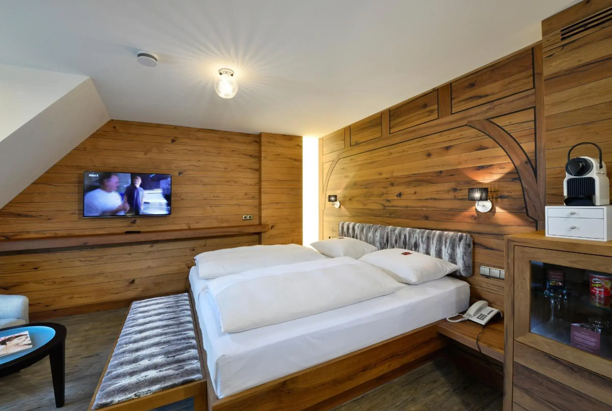 TV and multimedia, Bed in Hotel Torbräu TV and multimedia, Bed in Hotel Torbräu